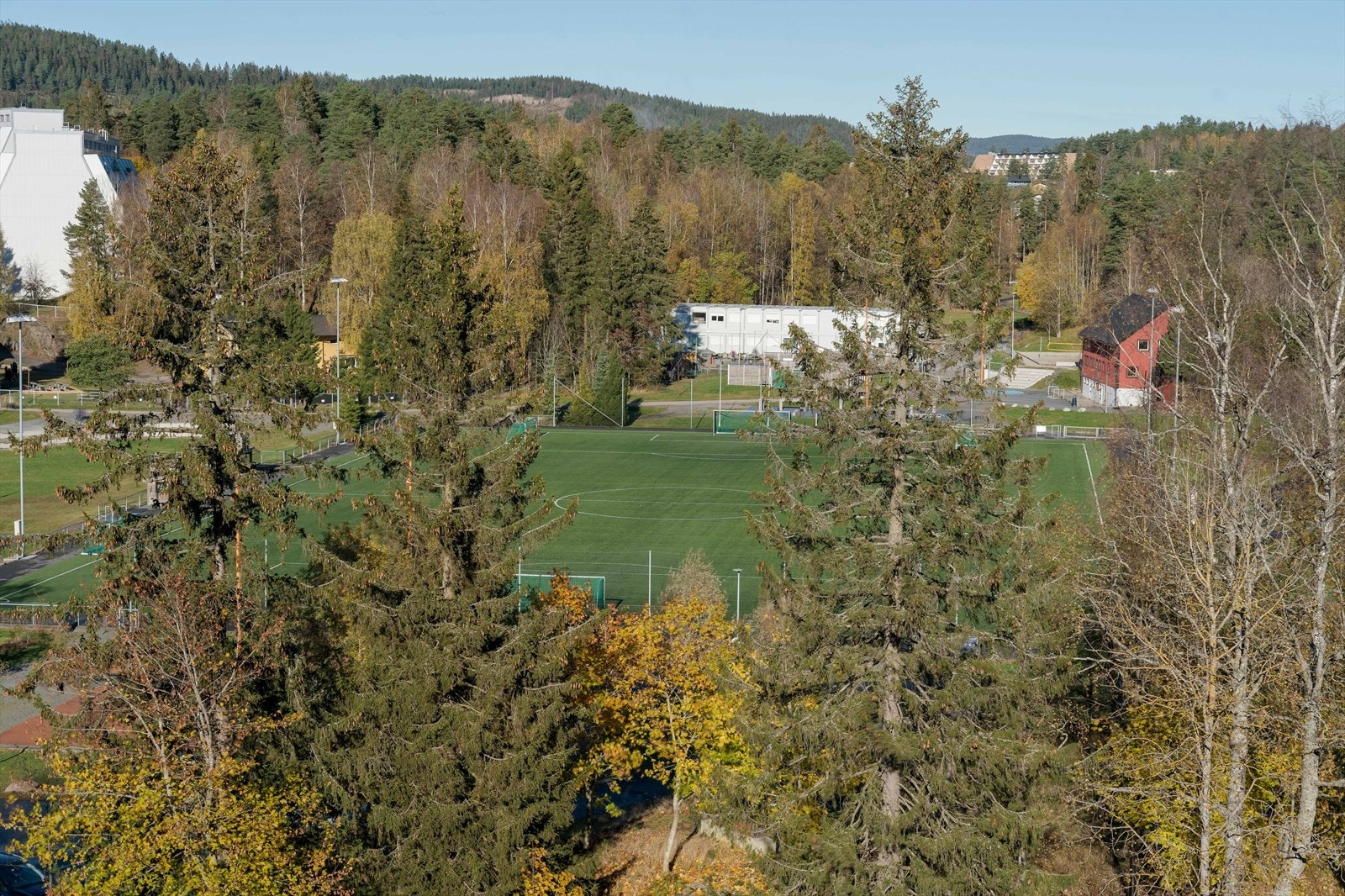 Stovner IL har egen fotballbane og aldersbestemte lag i alle aldere. Galleribilde