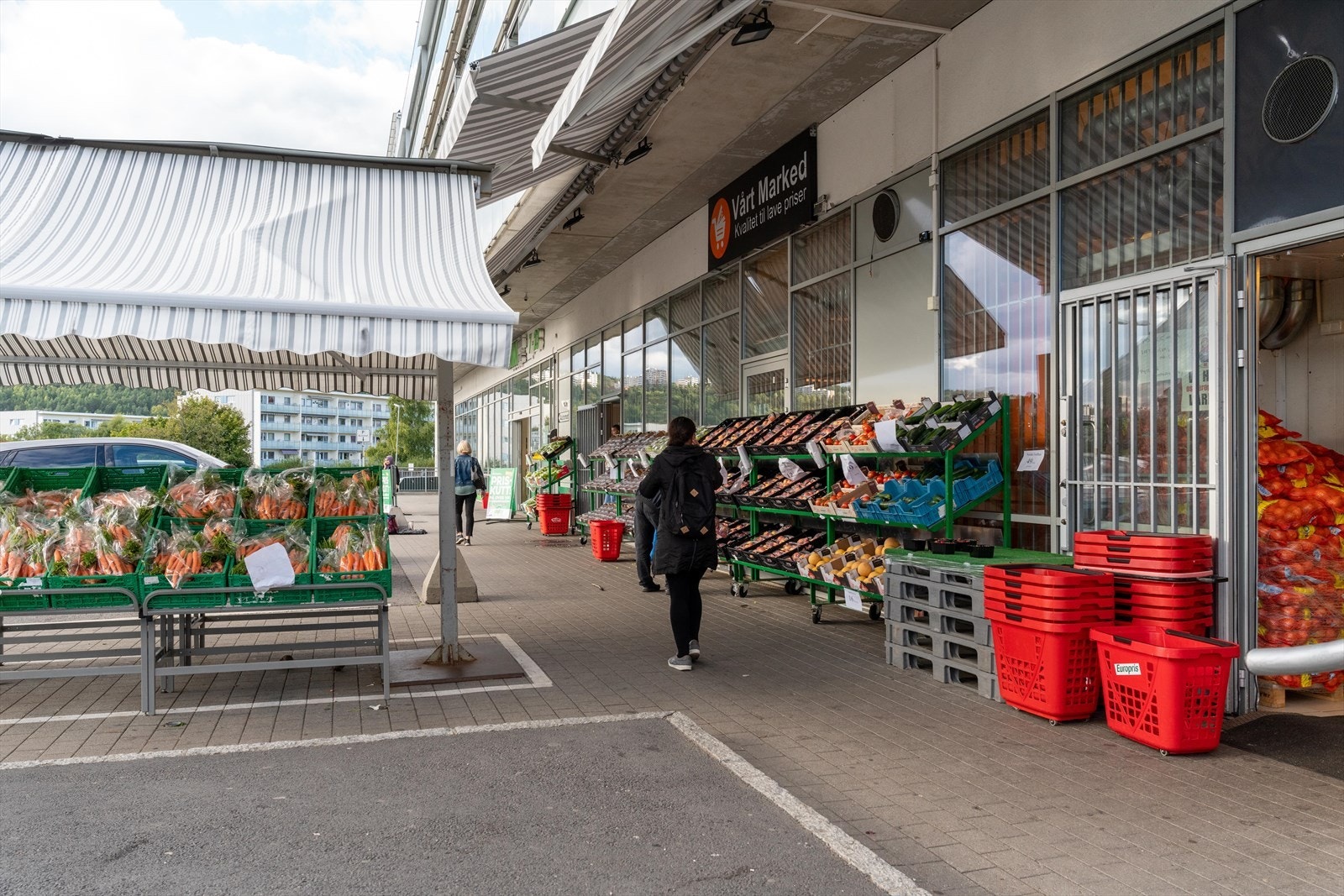 Vårt Marked ligger vegg-i-vegg med Kiwi og byr på gode priser og et enda bedre utvalg. Galleribilde