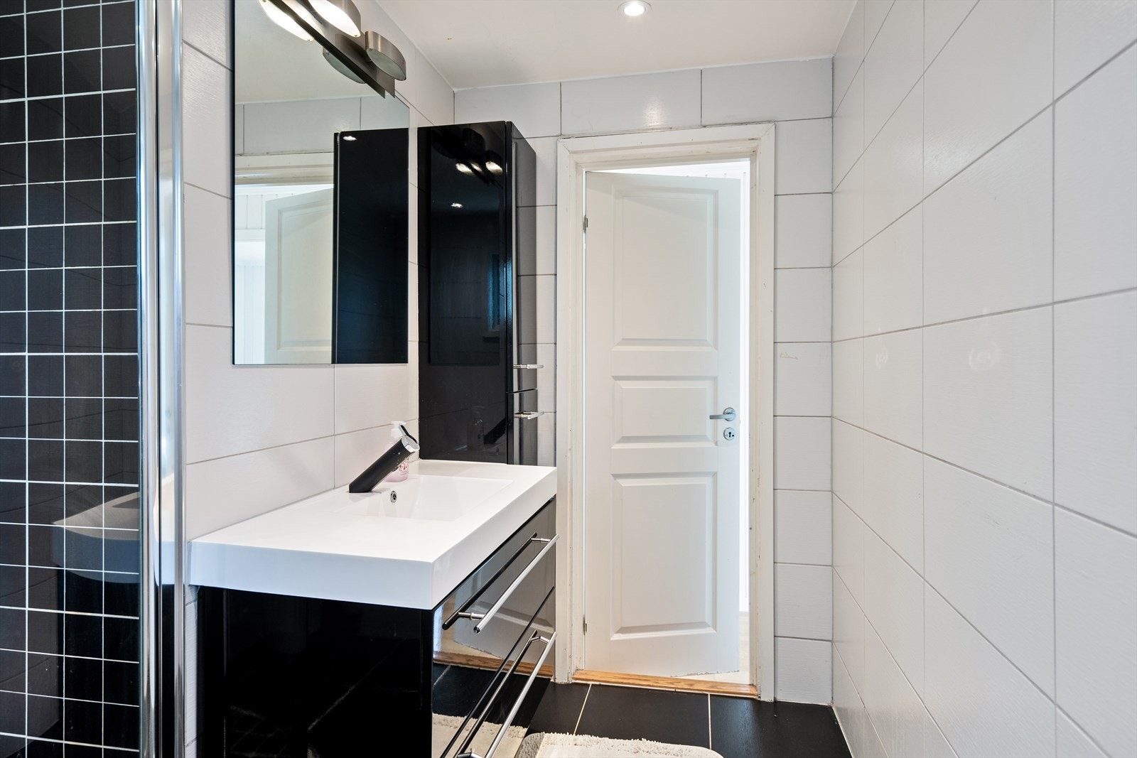 2. Etasje har også et praktisk baderom med separat toalett. Galleribilde