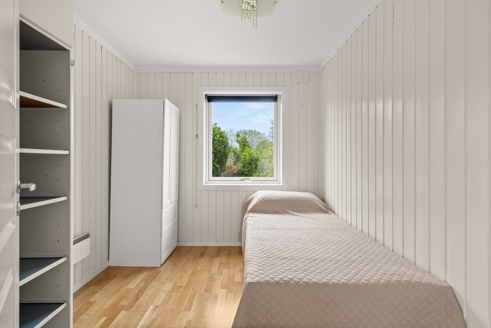 Soverom II - Er også av god størrelse og med godt lysinnslipp. Galleribilde