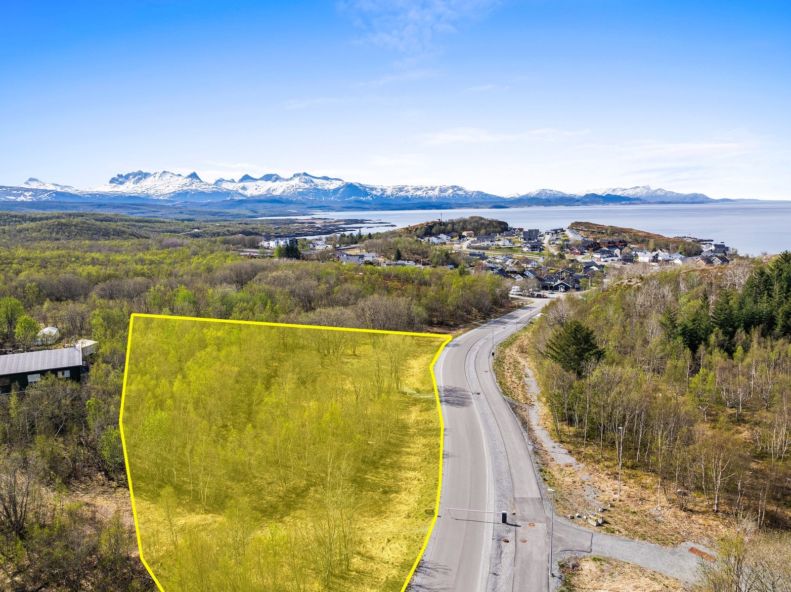 Stor tomt regulert til boligformål med god tilknytning til etablerte boligfelt på Tverlandet/Lahugen Galleribilde