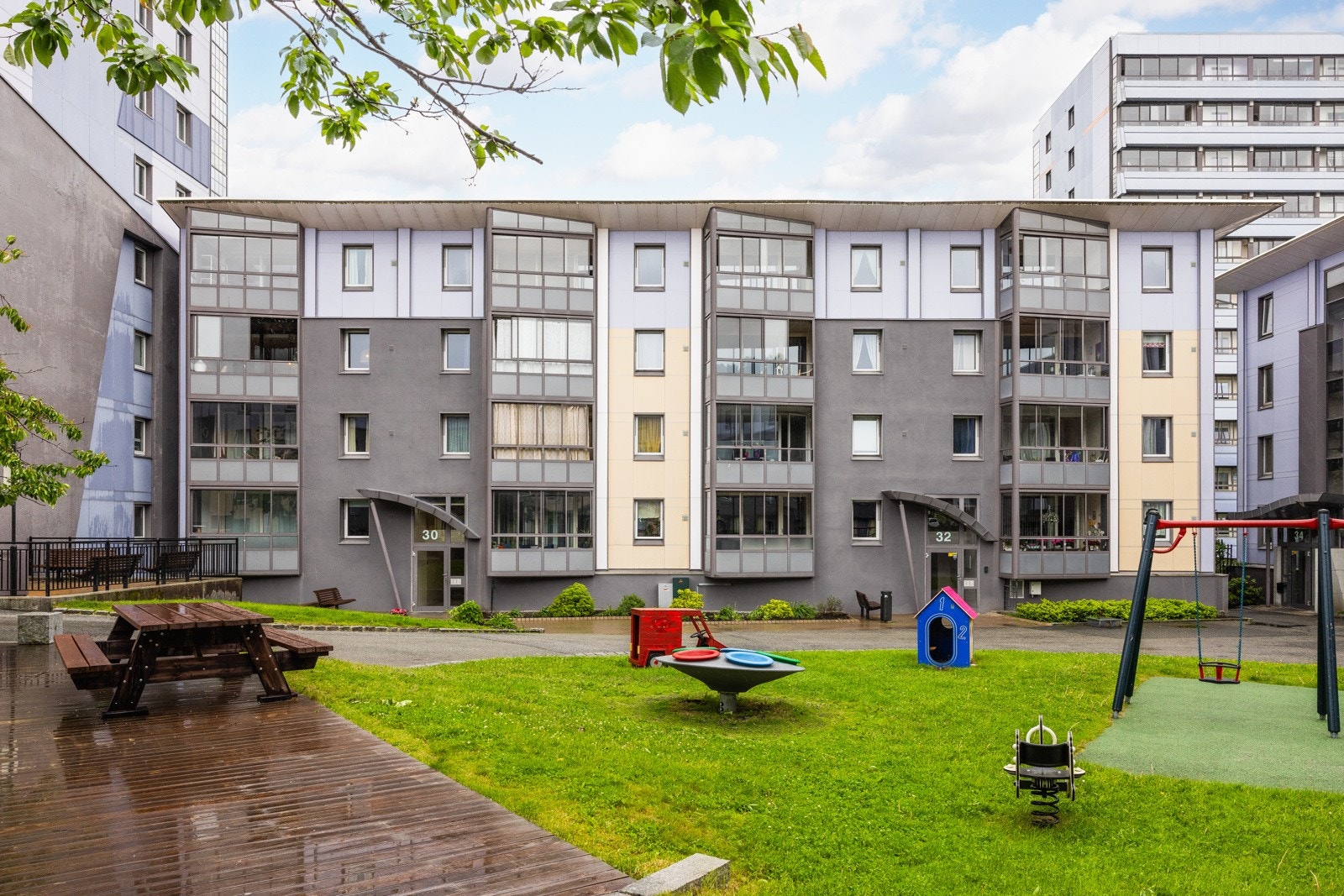 Dette er et stort og veldrevet borettslag! Her er det godt med parkeringsdekning, lekeplasser og mye mer! Galleribilde