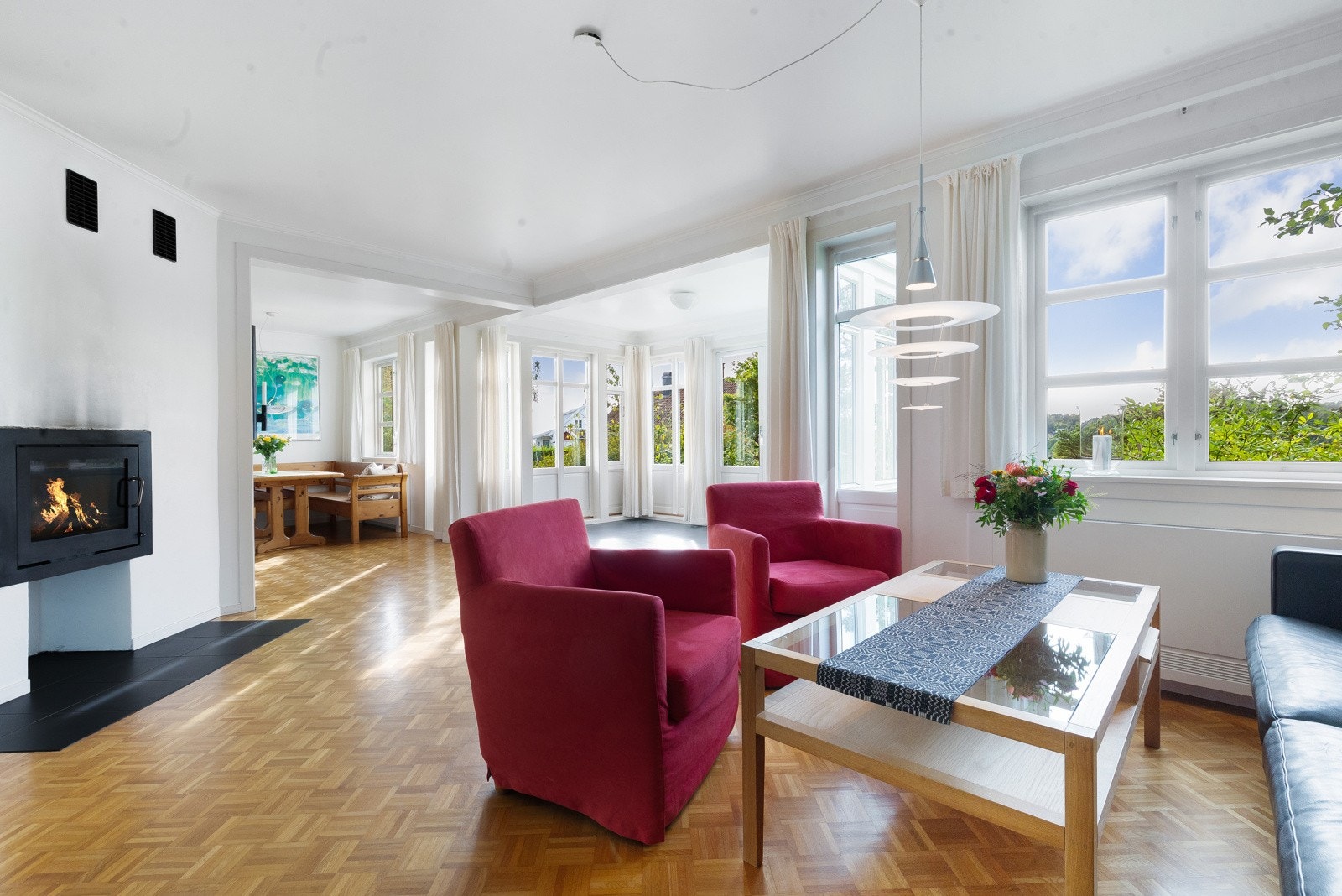 Stuen innbyr til både rolige og sosiale kvelder. Galleribilde