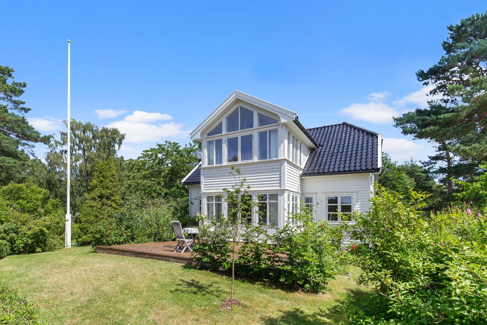 Velkommen til en vakker villaeiendom, i et svært etterspurt område på Tromøy vest. Galleribilde