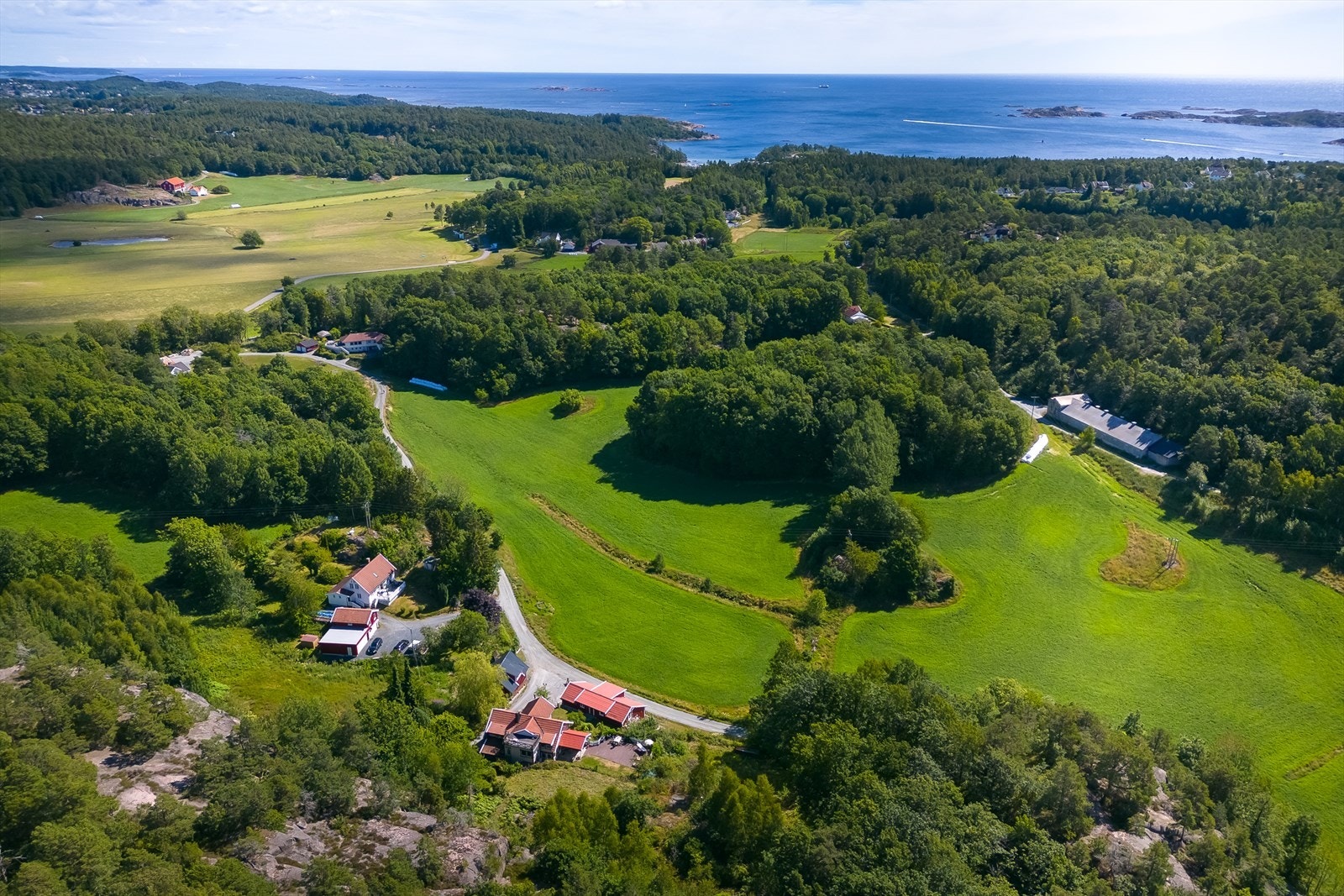 005_Dronebilde mot golfbanen og havet i øst .jpg Galleribilde