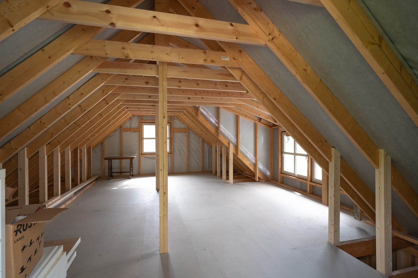 Stort loft over garasjen Galleribilde