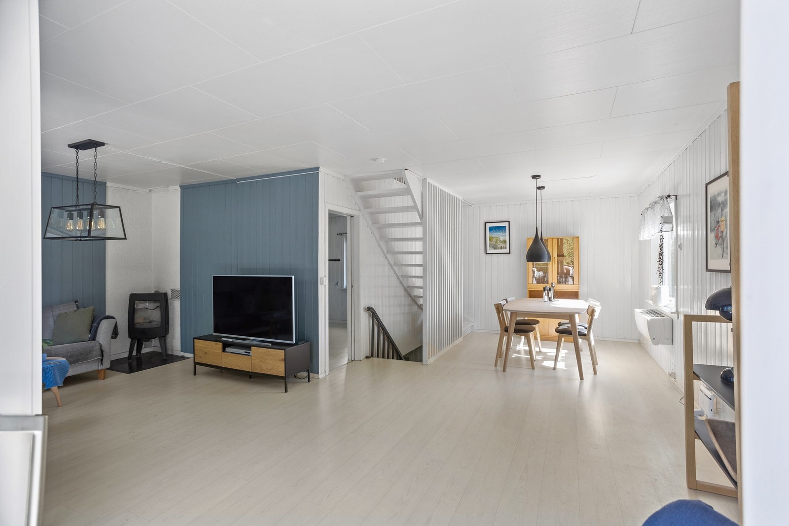 Boligen har oppvarming fra vedfyring (2014) og varmepumpe (2015) Galleribilde