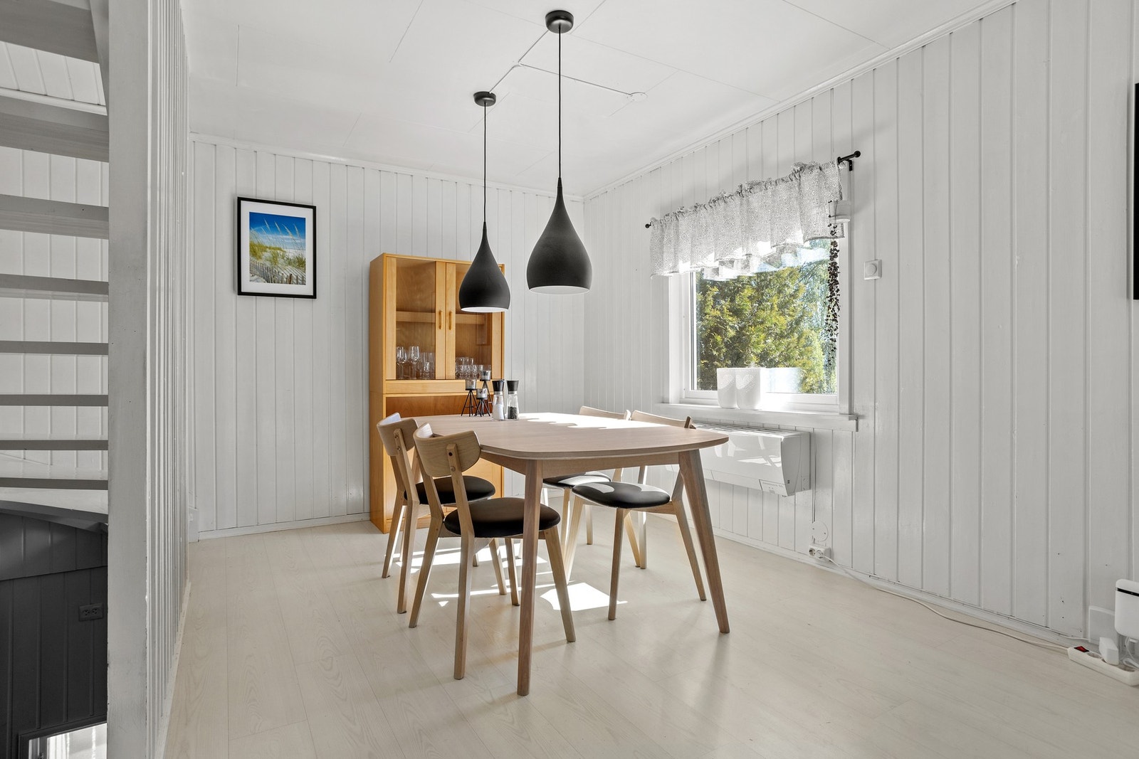 God plass til romslig spisestuebord! Galleribilde