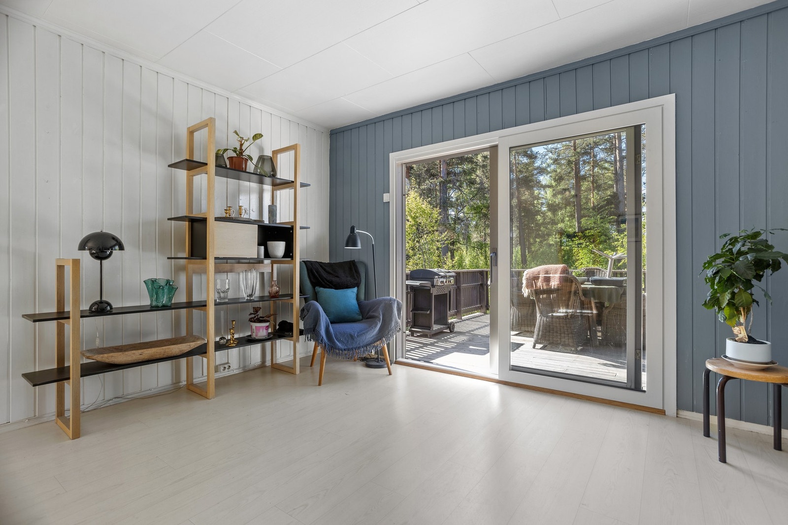 Fra stuen er det skyvedør ut til uteareal Galleribilde