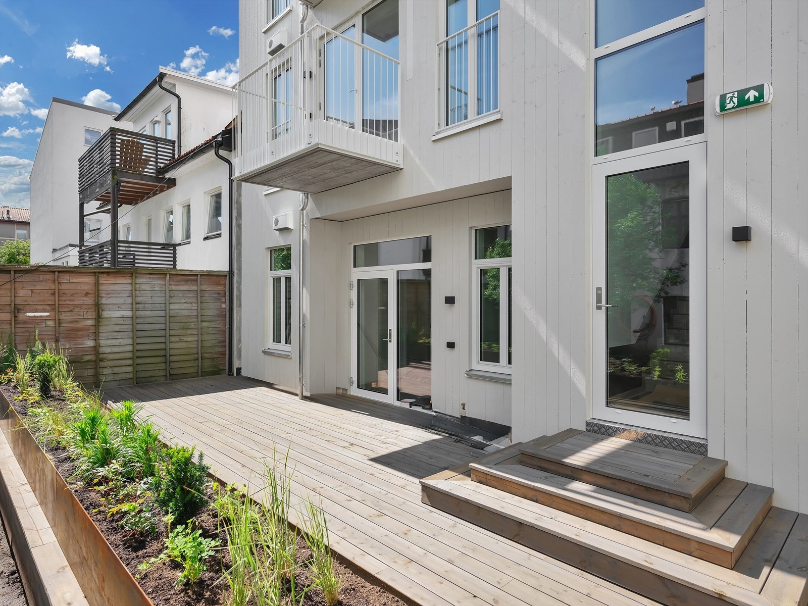 Stuen har utgang til flott terrasse Galleribilde