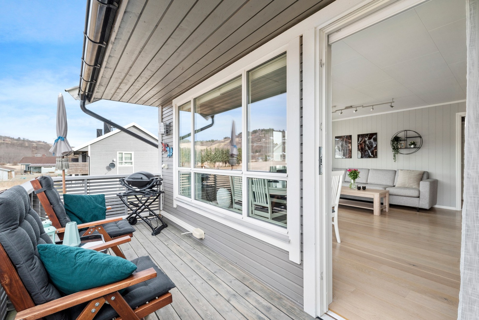Solfylt veranda på 8m². Galleribilde