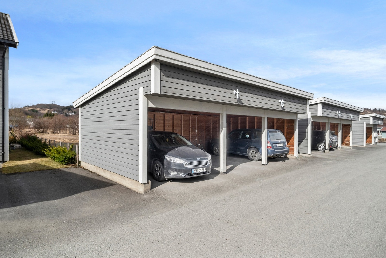 Felles carportanlegg. Galleribilde