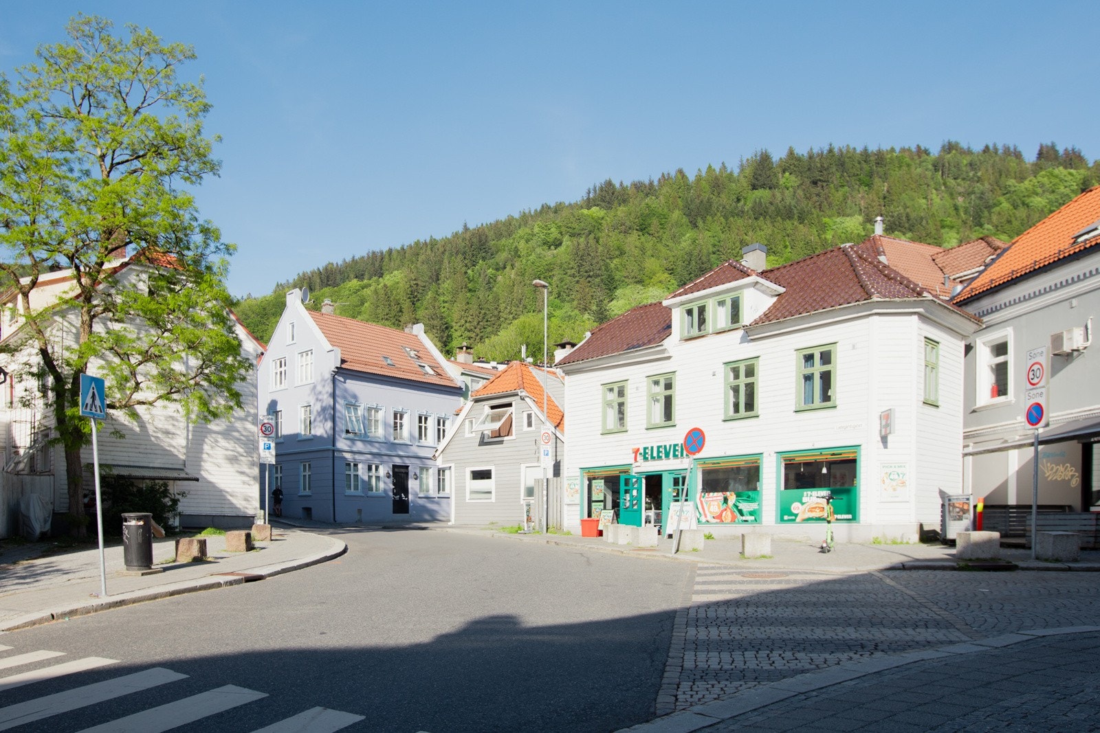 På Støletorget finner du Meny, apotek, frisørsalong og spisesteder. Galleribilde