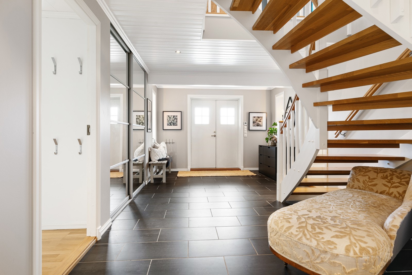 Det er vannbåren gulvvarme i hele 1. etasje og bad i 2. etasje Galleribilde