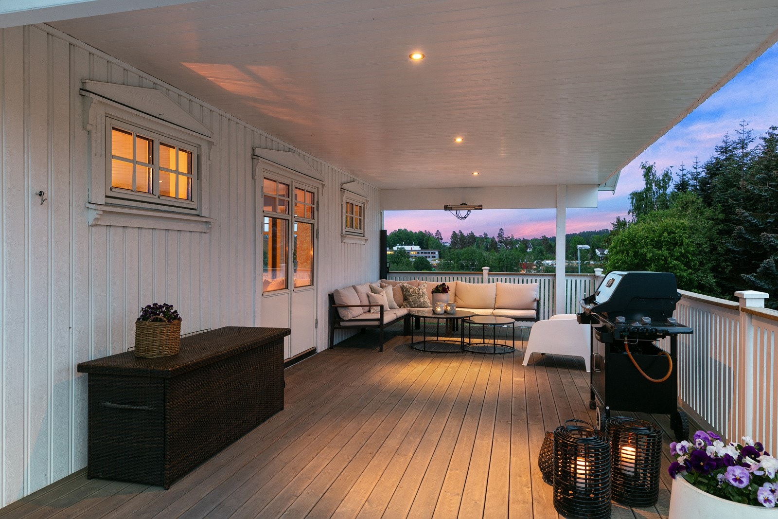 Overbygget terrasse perpekt for sene sommerkvelder! Galleribilde