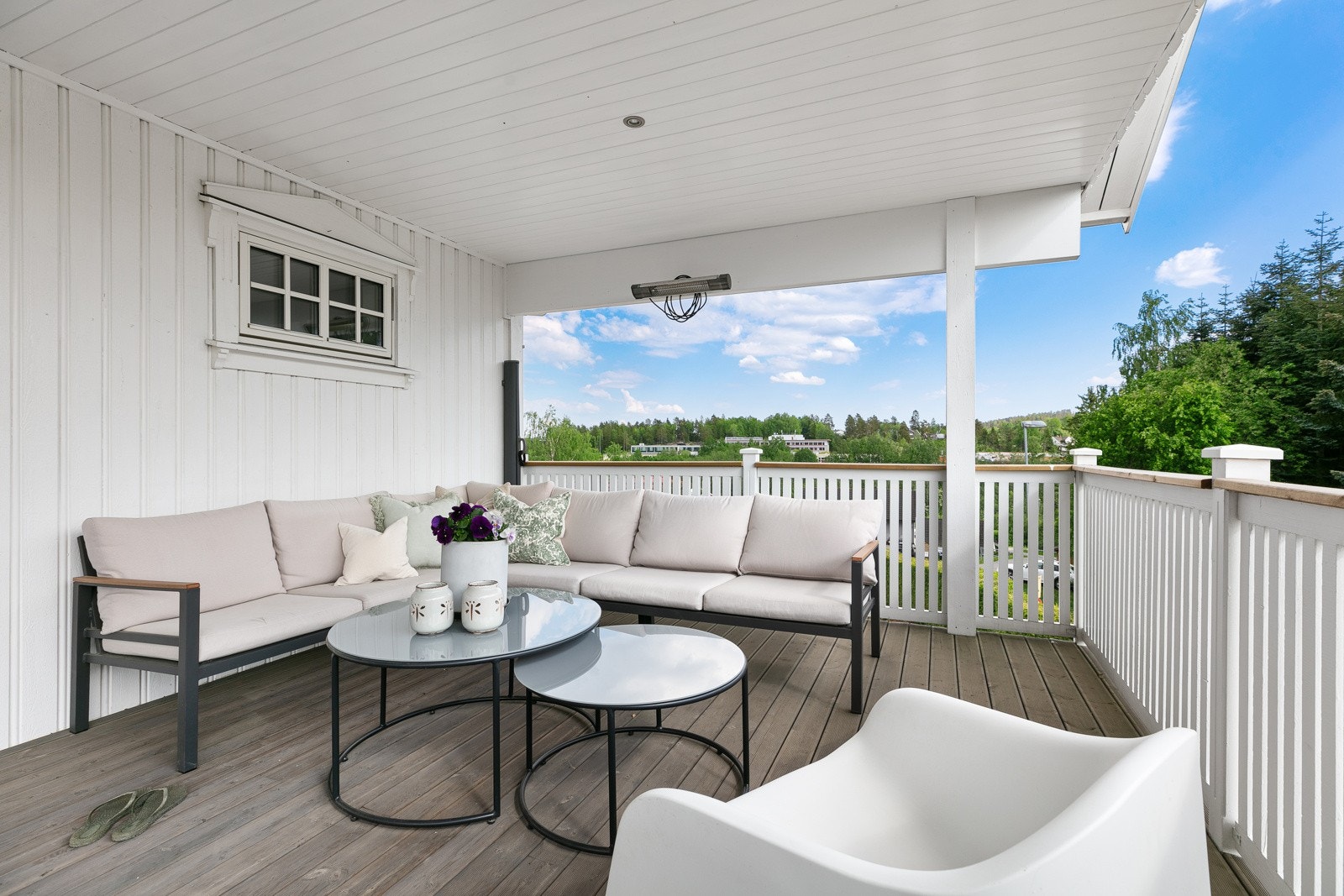 Overbygget terrasse med belysning Galleribilde