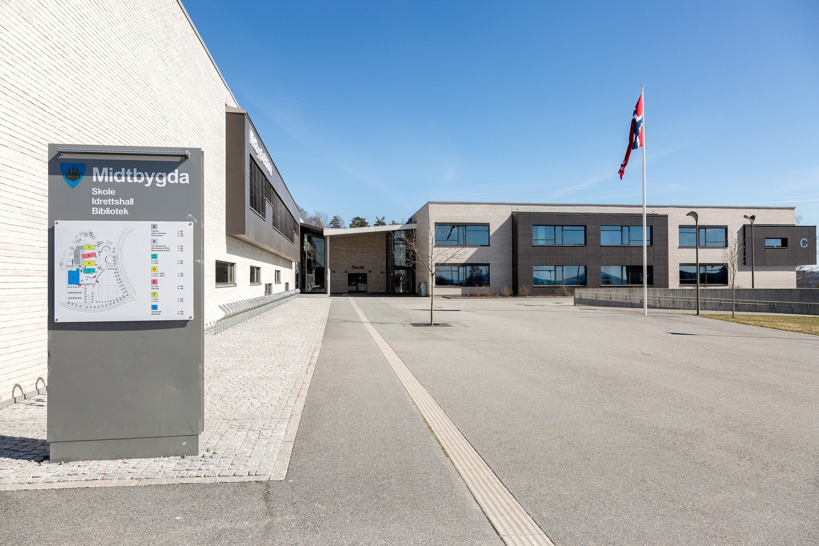 Midtbygda skole (1.-7.trinn) Galleribilde