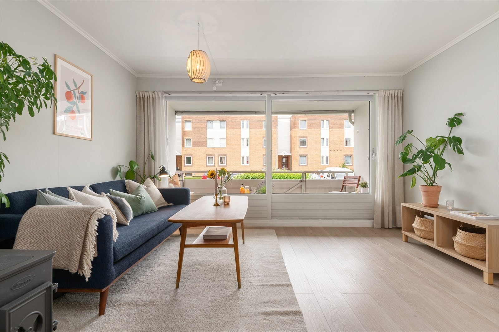 Leiligheten har hatt en rekke oppgraderinger de siste årene som blant annet nytt gulv på stue og kjøkken, varmekabler i gulv på stue og kjøkken, oppmalte veggfalter og ny vedovn. Galleribilde