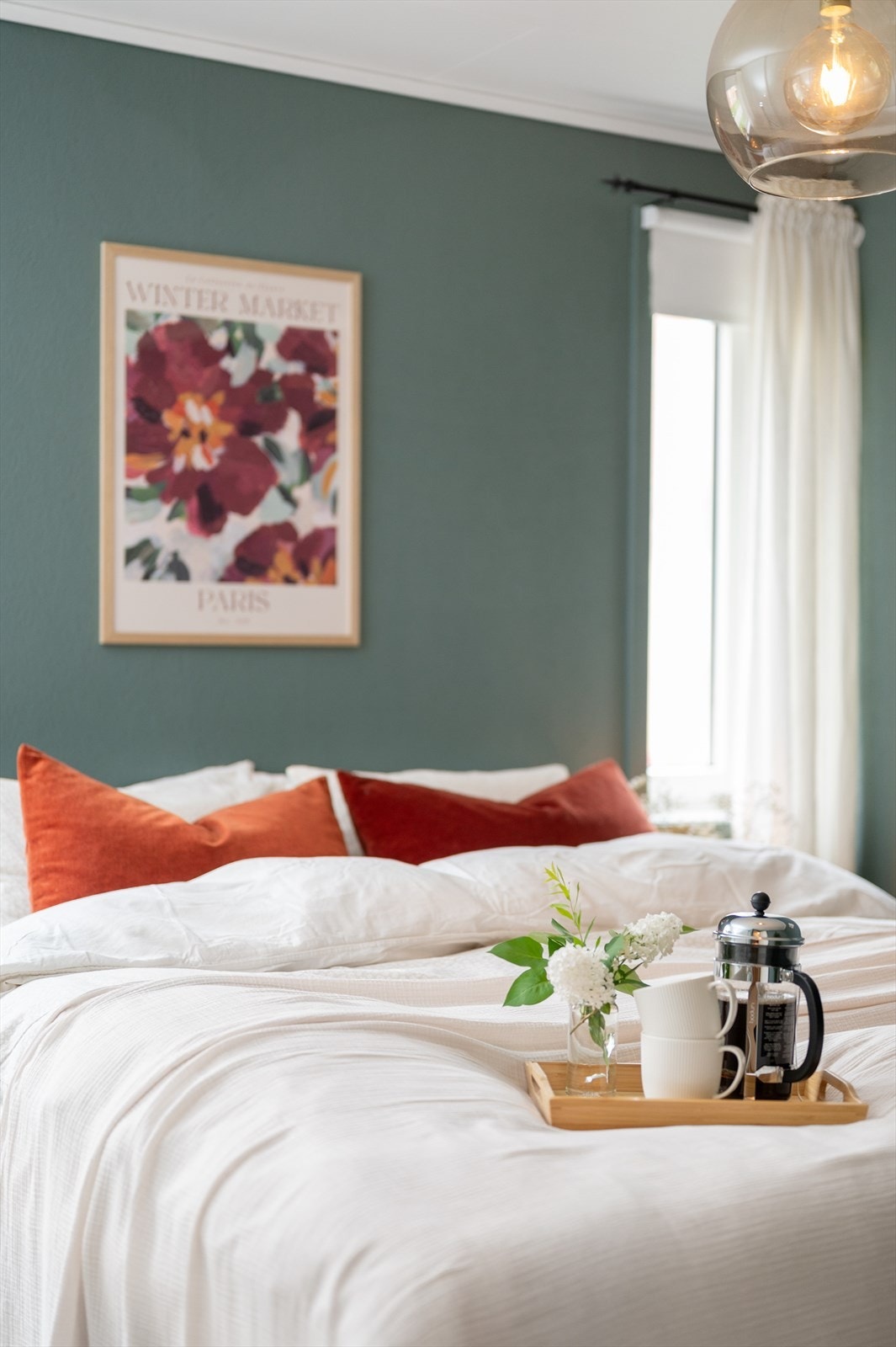 For ytterligere oppbevaring har leiligheten 2 boder i kjeller med et samlet areal på 14 m², hvor den ene er plassert i 2. etasje og den andre i kjeller. Det er stikkontakt i boden i 2. etasje som gir en mulighet til å sette inn en fryser om ønskelig. Galleribilde