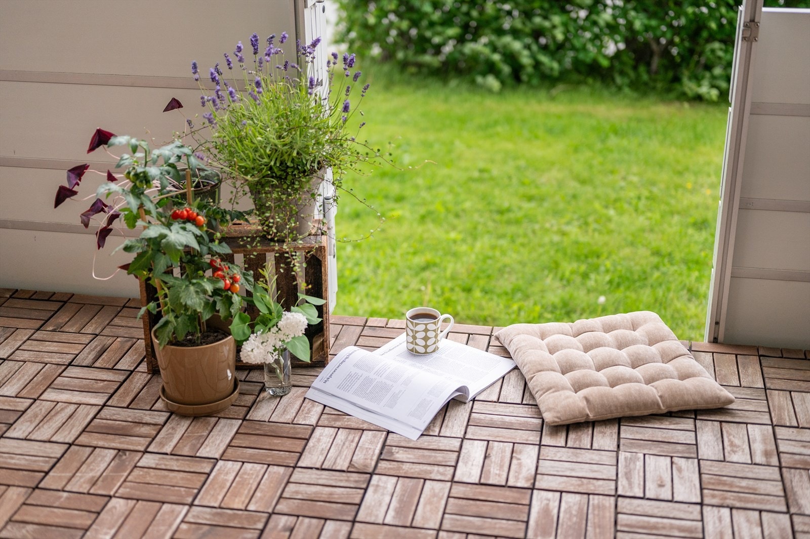 Nåværende eier beskriver nabolaget som rolig og hyggelig, med en kombinasjon av unge voksne, etablerte og eldre. Et trivelig og veldrevet borettslag med lite støy fra omgivelsene rundt. Galleribilde