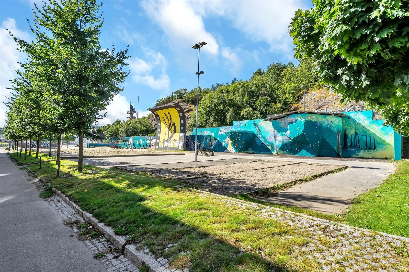 Ballbinge, vollyballbane, m.m. i umiddelbar nærhet Galleribilde