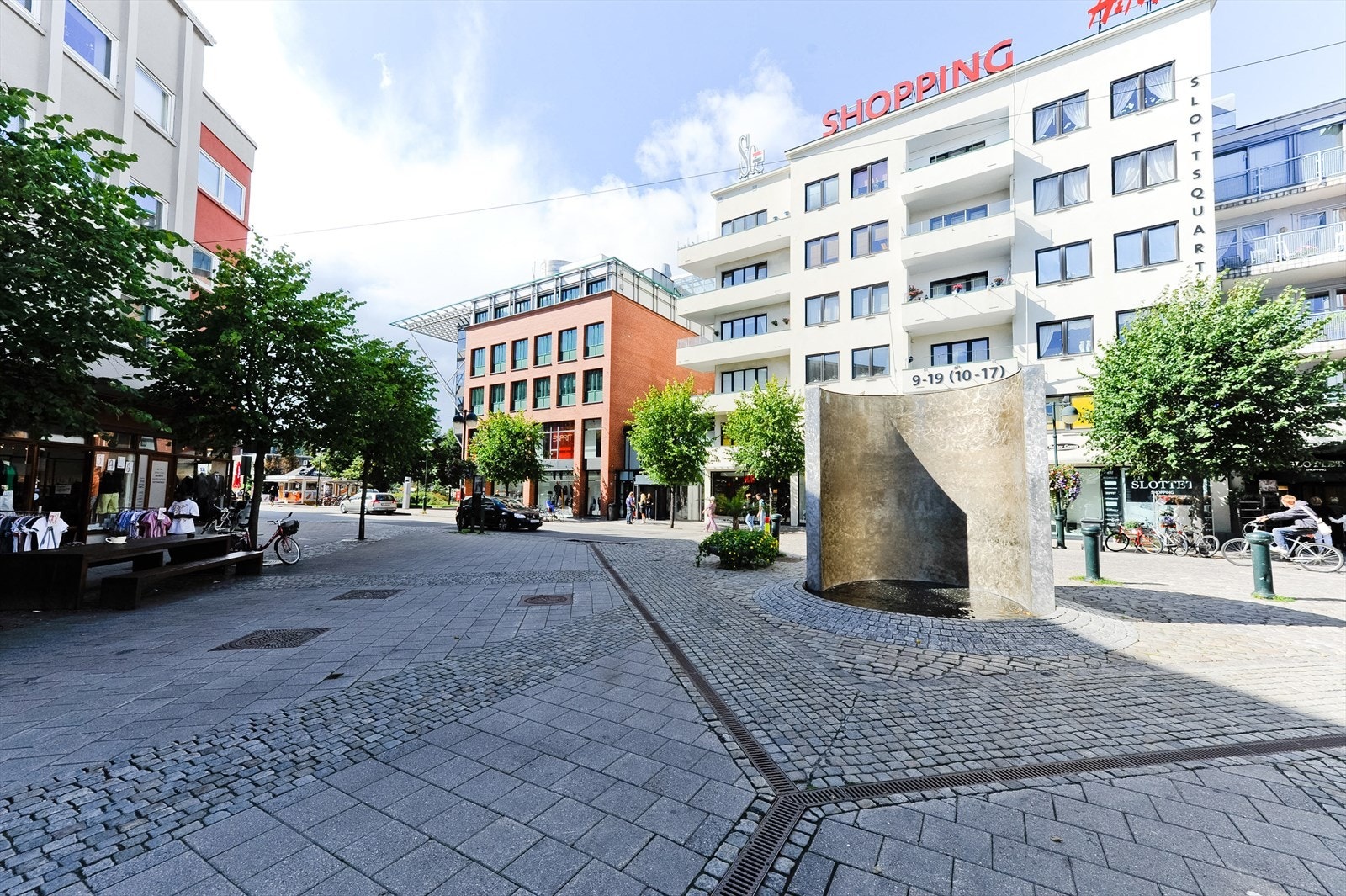 Kort vei til alt av servicetilbud få minutter fra boligen Galleribilde