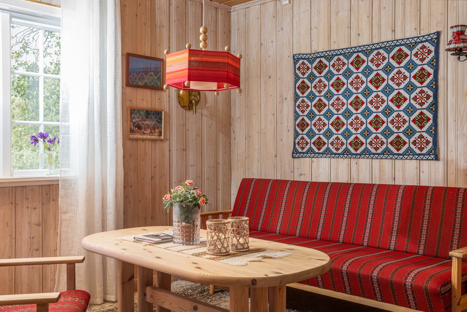 Nesten alle møblene følger med, les mer om dette i standarden. Galleribilde