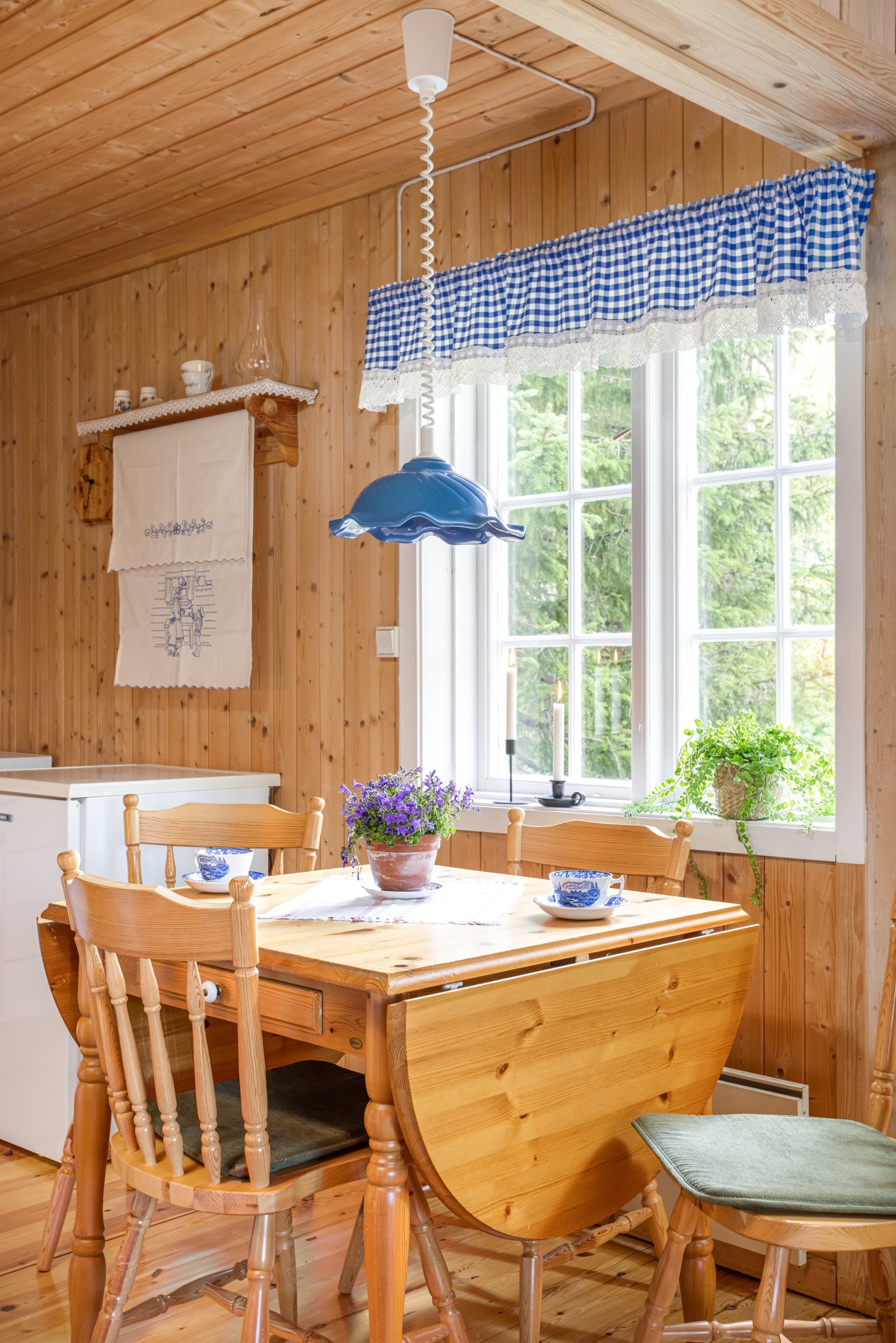 Det er innlagt strøm på hytten Galleribilde