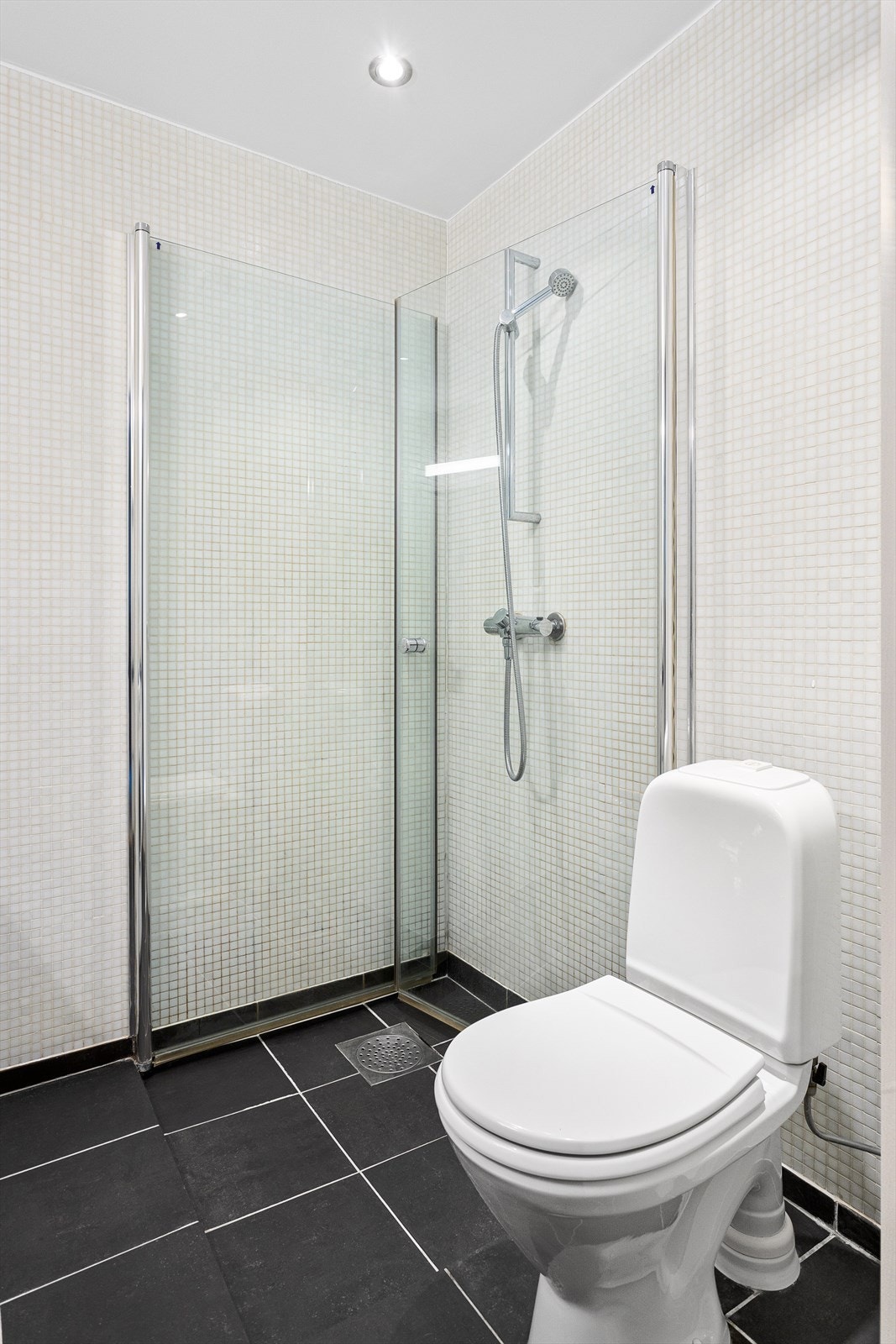 Det er opplegg for vaskemaskin på badet. Galleribilde