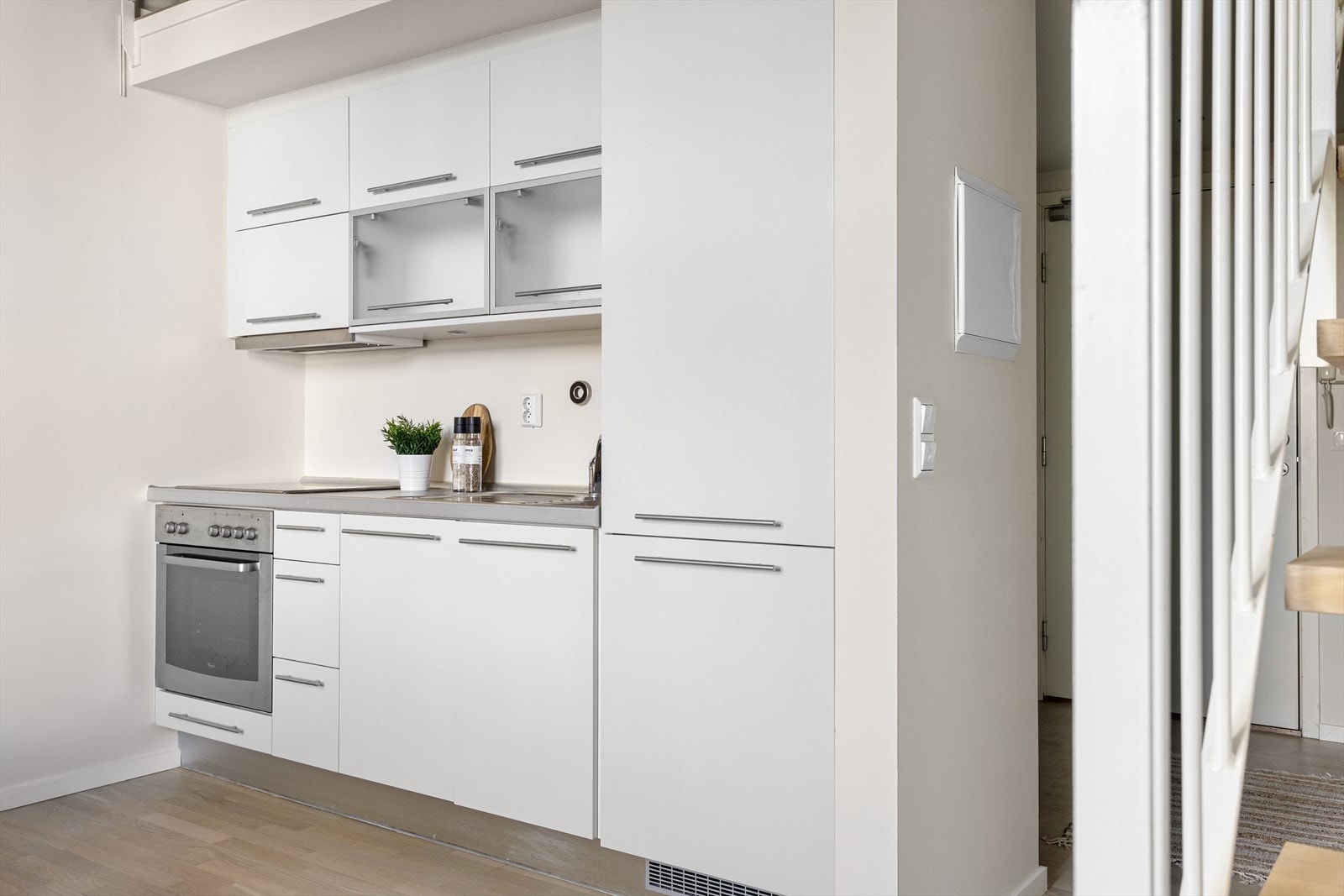 Det påløper felleskostnader på kroner 4 128 kroner per mnd. som inkluderer bl.a. varmtvann og kabel-TV/bredbånd. Galleribilde