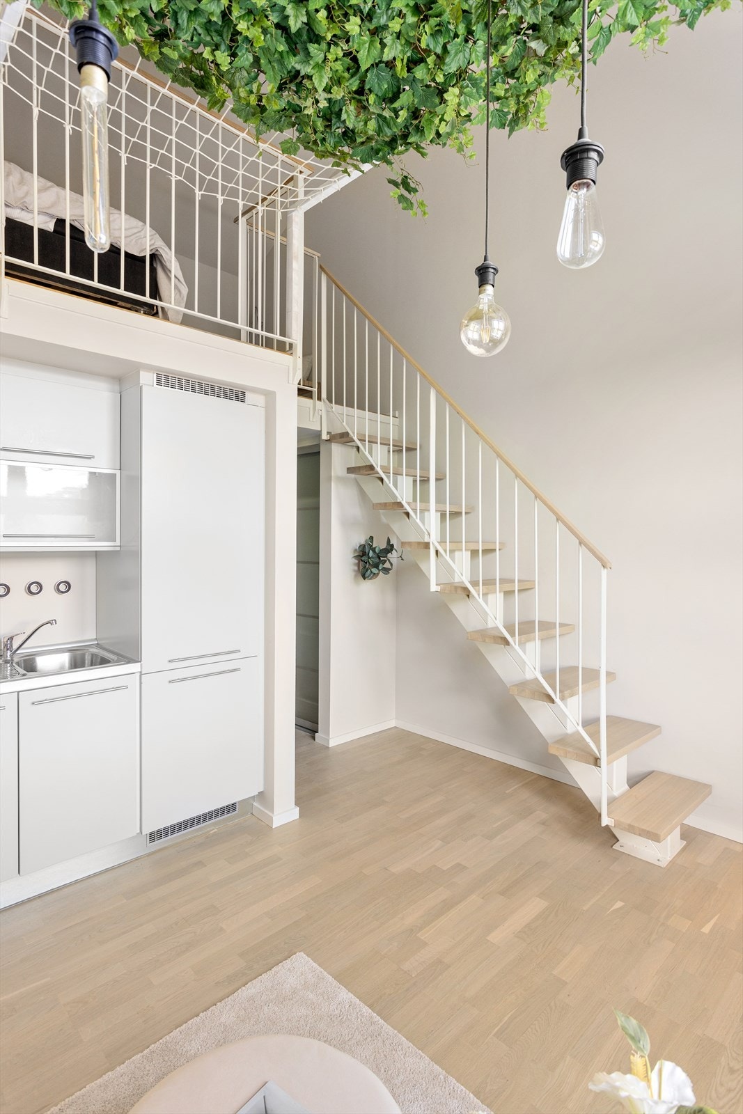 Fra stuen, har du adkomst til hems via trapp. Galleribilde