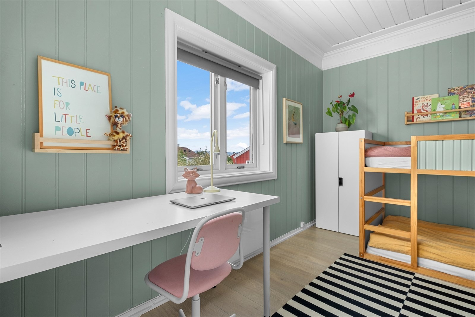 Rommene vender ut mot et rolig boligområde med lite støy. Galleribilde