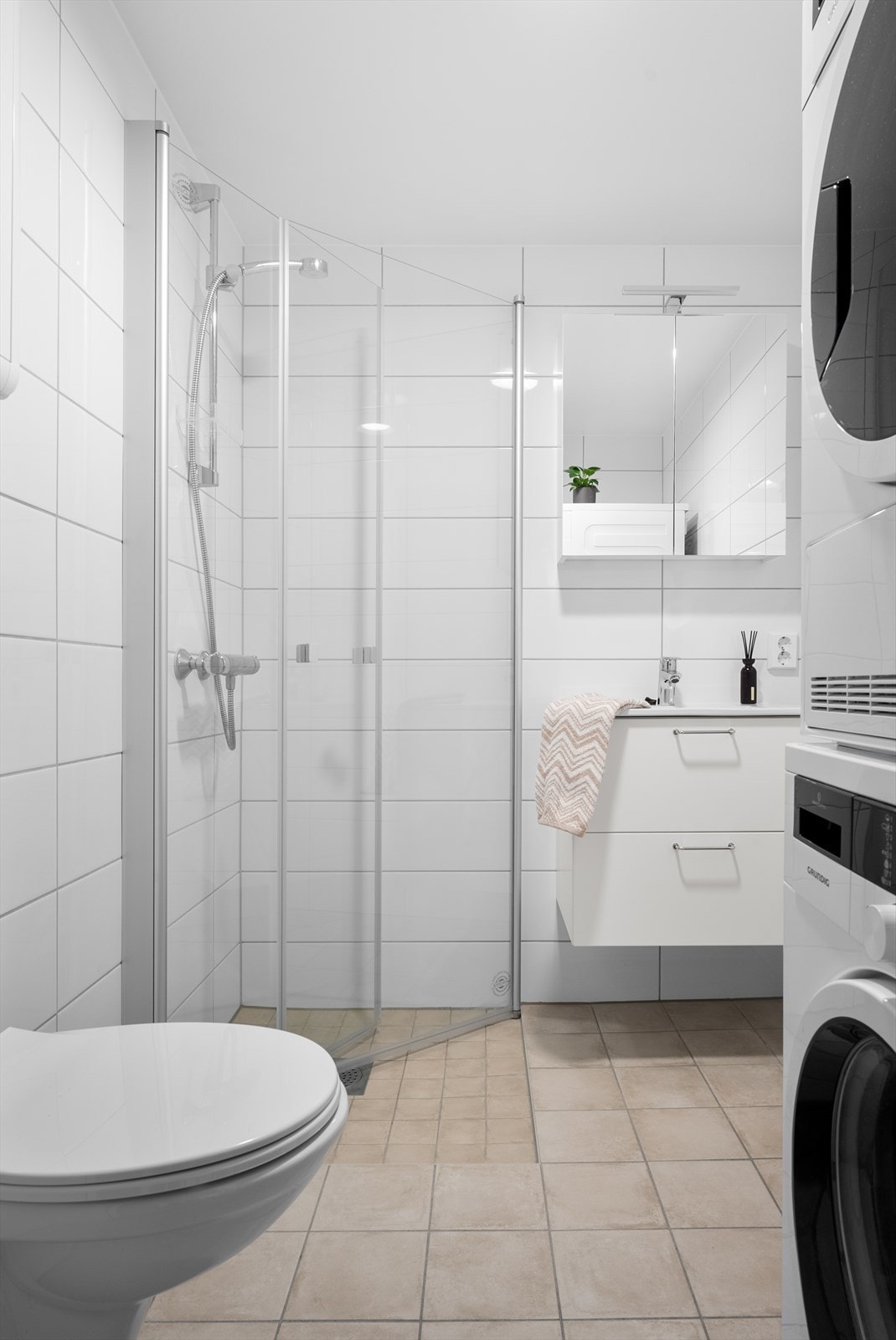 Badet er nylig tatt i regi av borettslaget. I den sammenheng ble også vann- og avløpsrør samt ventilasjon fornyet. Galleribilde