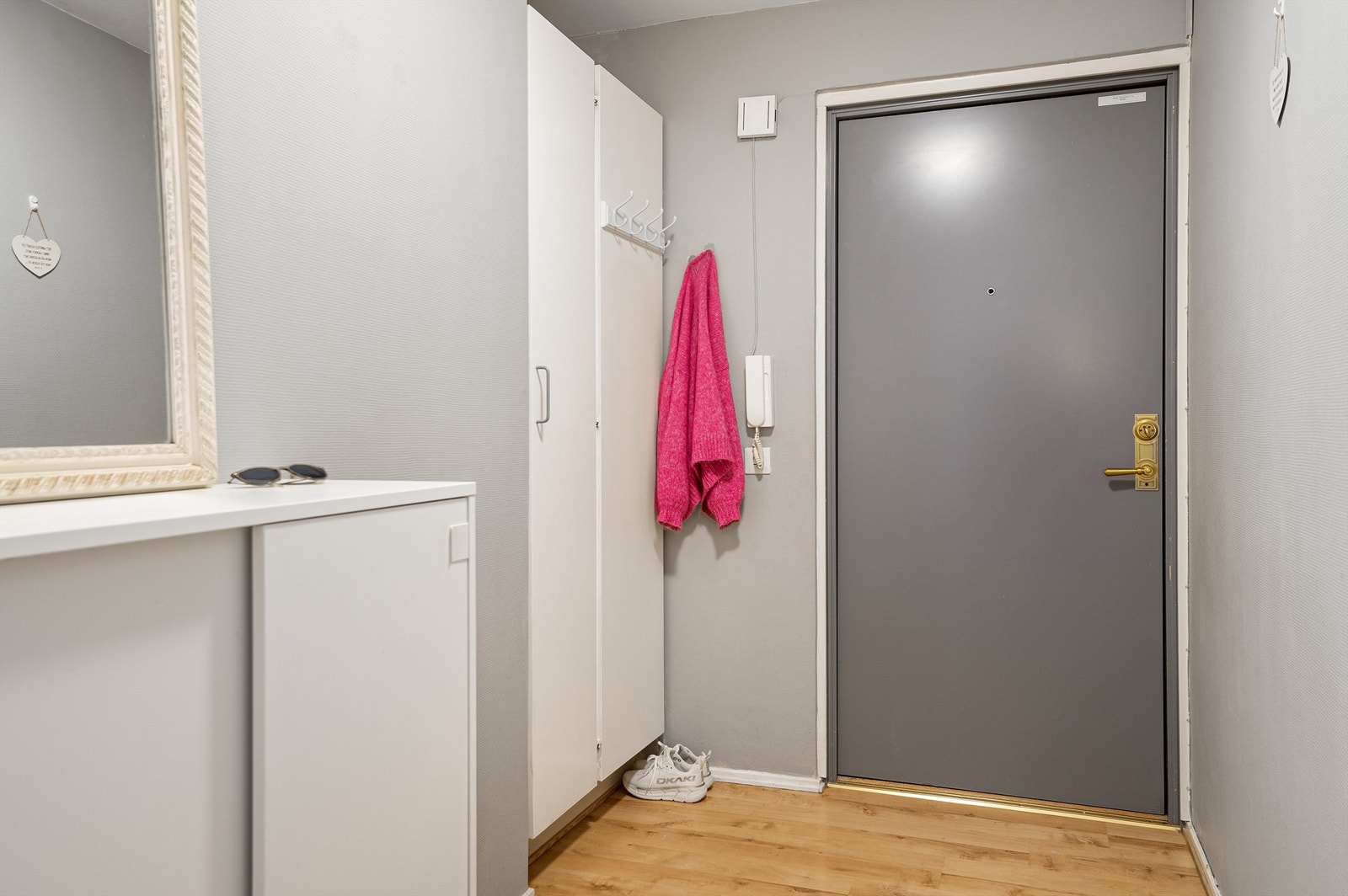 Velkommen inn! Leiligheten er tilknyttet Flatåseggen Borettslag med lave felleskostnader. Galleribilde