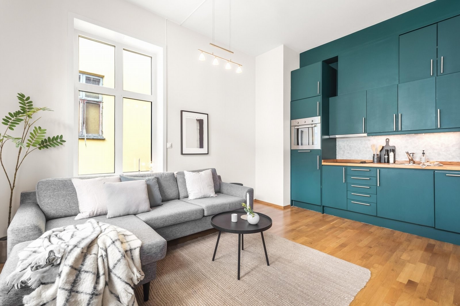 Moderne åpen stue- og kjøkkenløsning. Galleribilde