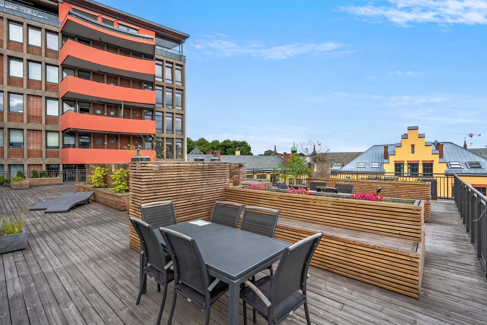 Takterrasse 2. Denne kan bookes av beboere for arrangement og festligheter. Her finnes også kjøkken og toalett. Galleribilde