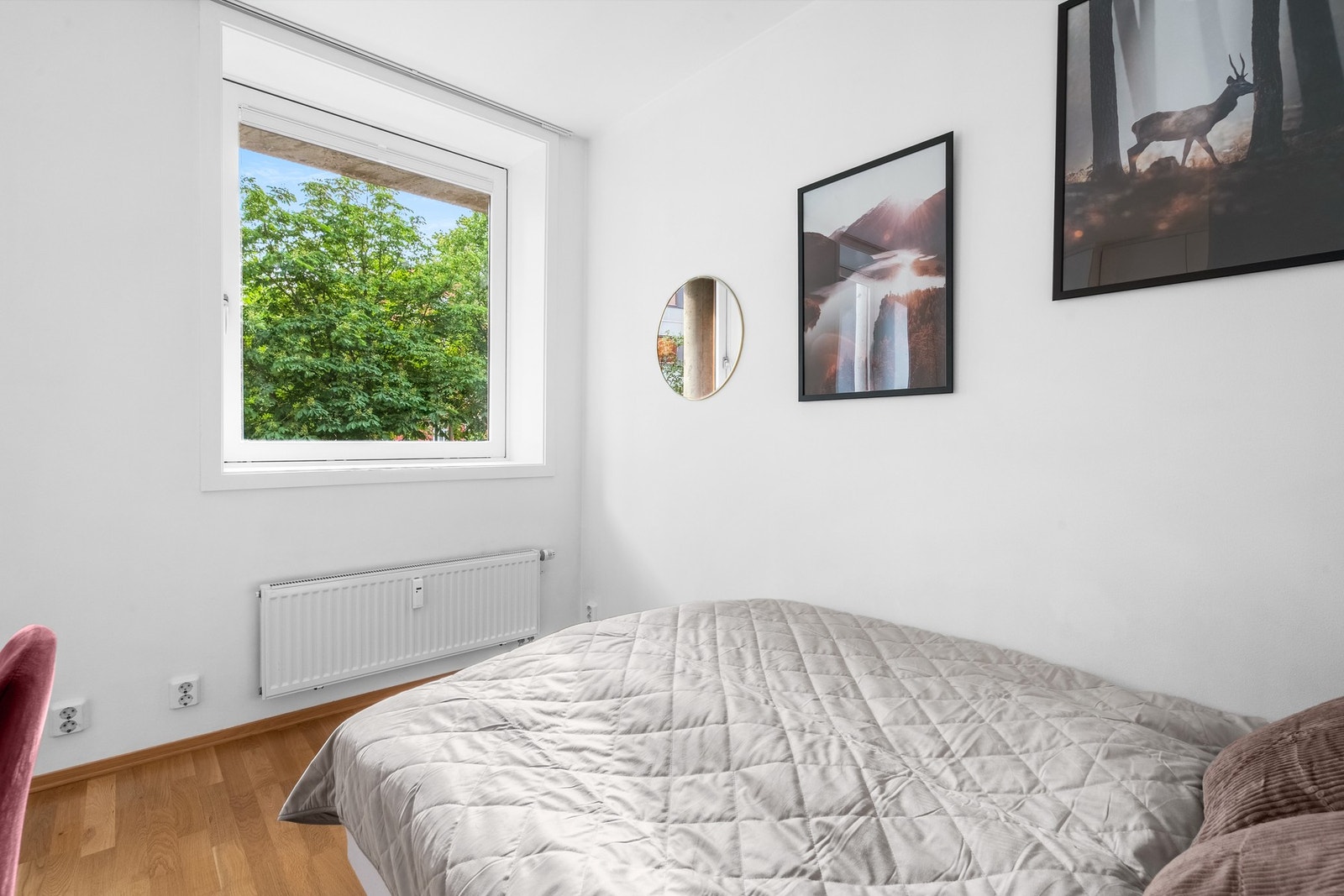 Det er parkett på gulvene. God varme fra radiatorer. Galleribilde