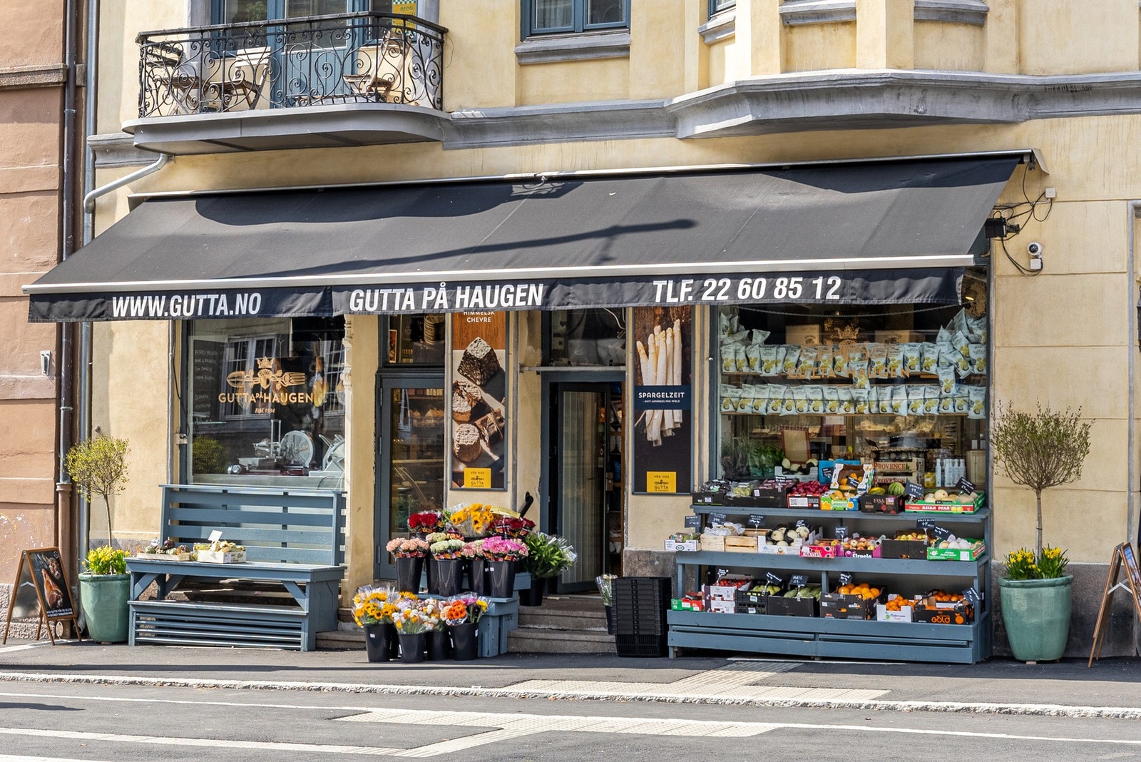 Du finner også et utvalg av spesialbutikker, inkludert bakerier, delikatessebutikker og vinmonopol. Galleribilde