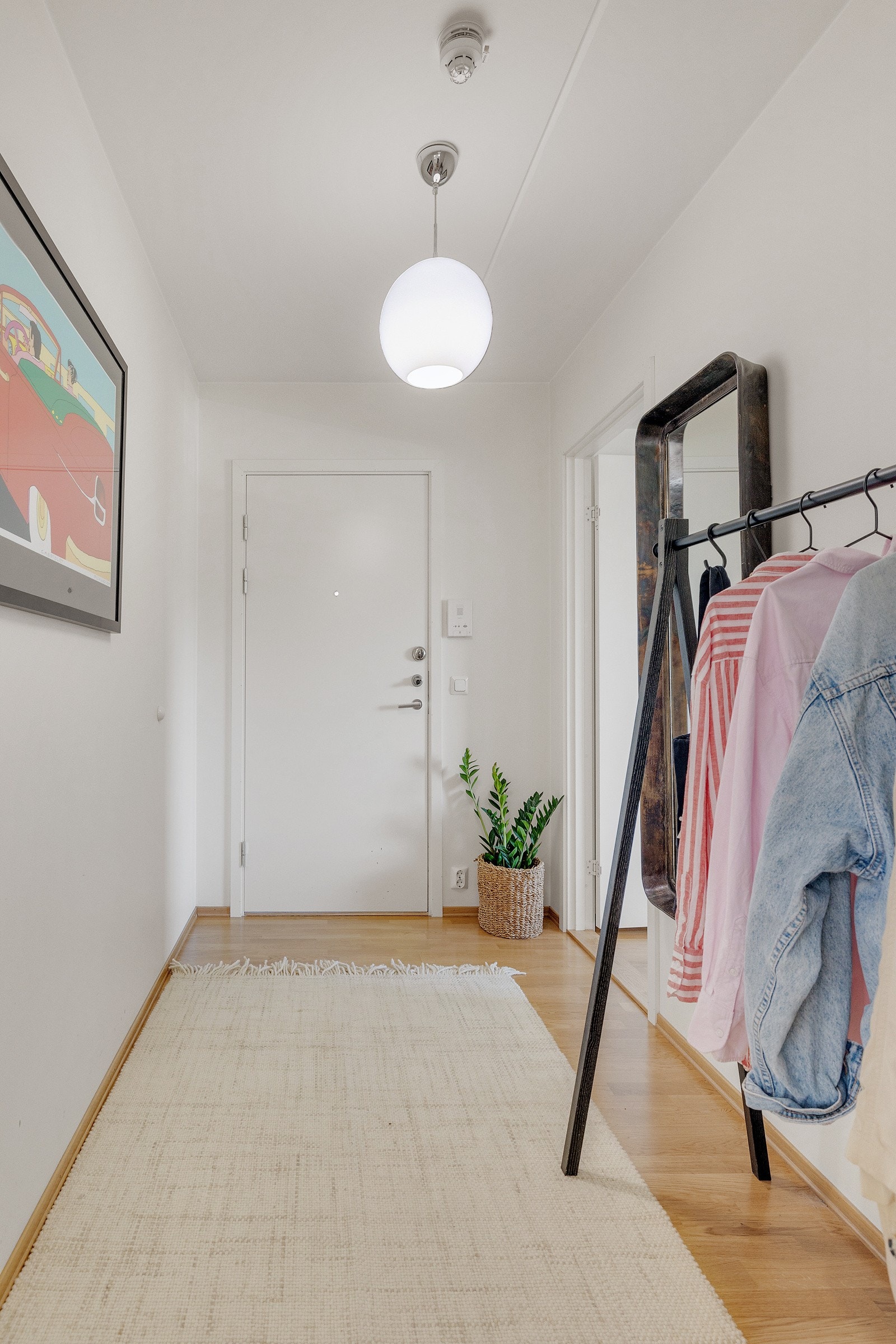 Her er det god plass til garderobeskap eller kommode om ønskelig. Galleribilde