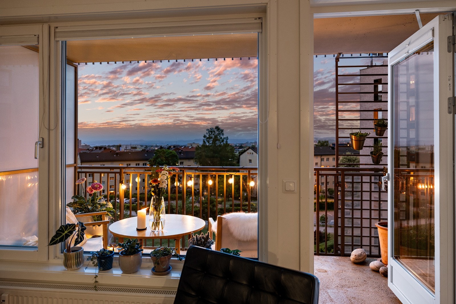 Balkongen fungerer som en forlengelse av boligen store deler av året. Galleribilde