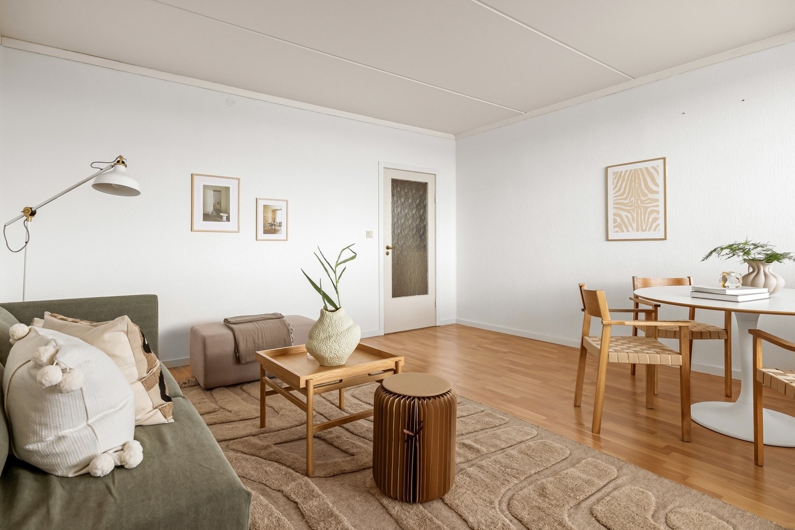 Det er plass til langbord om du er glad i å invitere til middagsselskap eller sosiale sammenkomster. Galleribilde