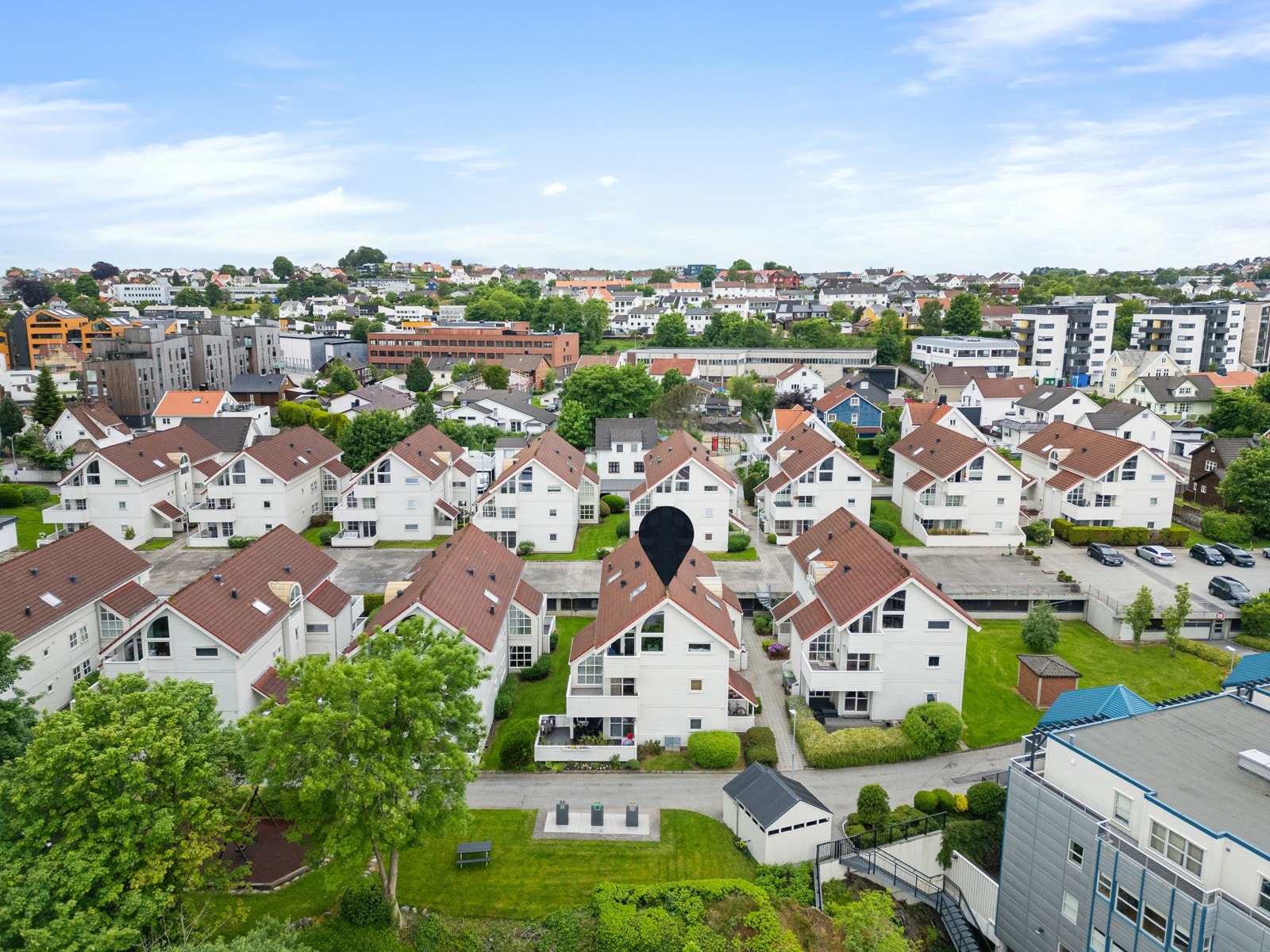 Den daglige handelen kan du ta på Rema 1000 som ligger like i nærheten. Det er et godt kollektivtilbud fra Tastagata. Galleribilde