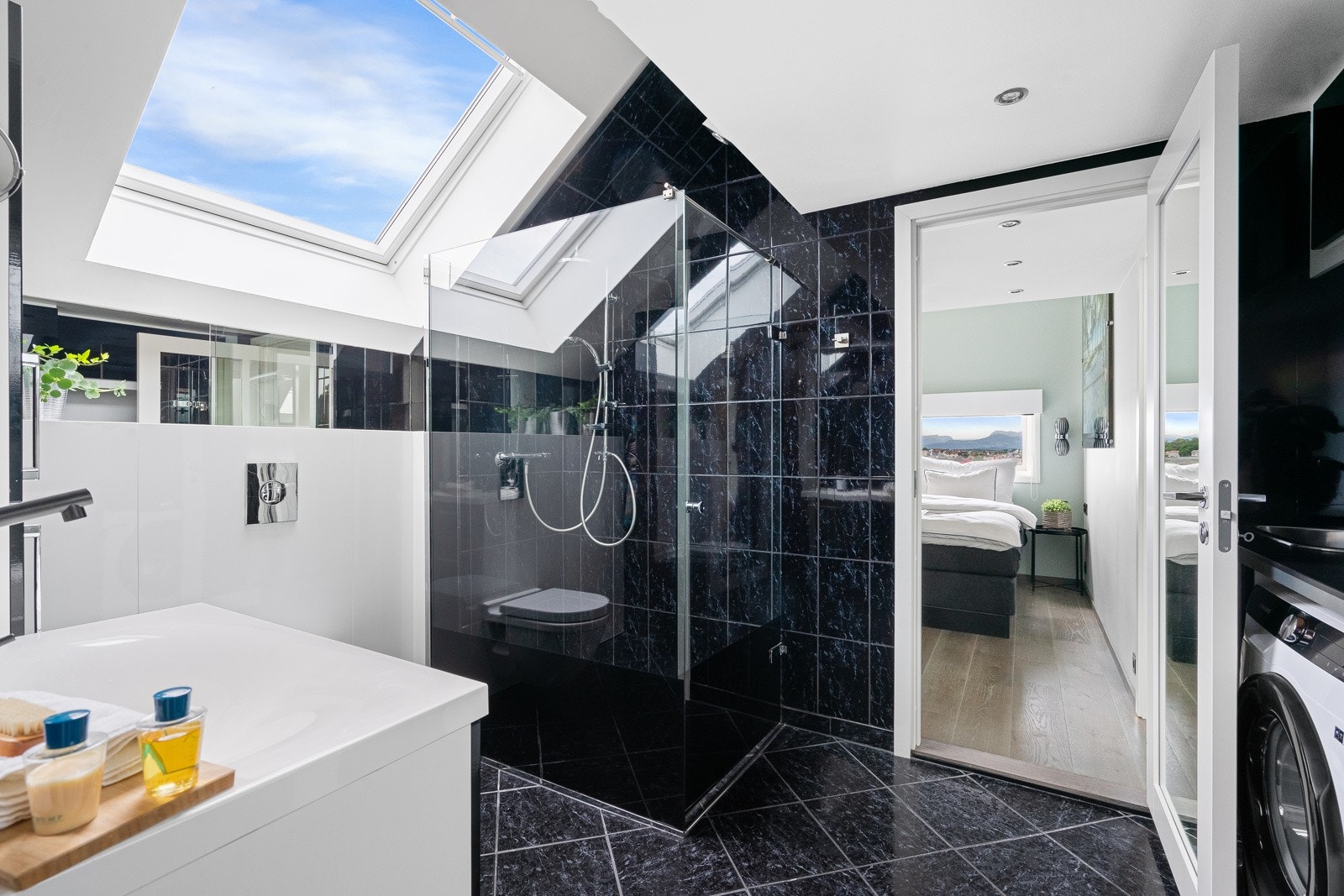 Meget innbydende bad vaskerom. Galleribilde