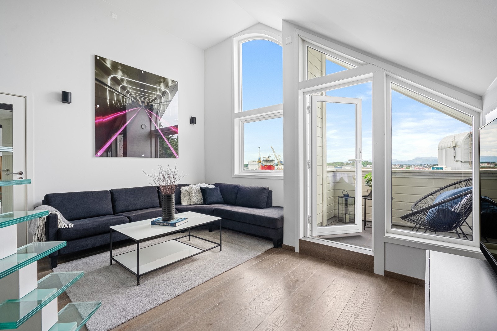 Leiligheten i Veritashammaren 21 ligger i 3. etasje og måler 66 kvm BRA. Galleribilde