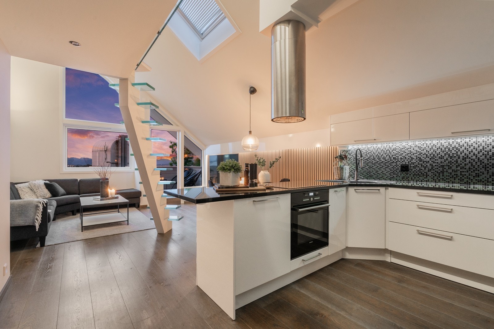 Dette er en svært lekker og attraktiv leilighet med en hel rekke kvaliteter som gir et flott, helhetlig uttrykk! Galleribilde