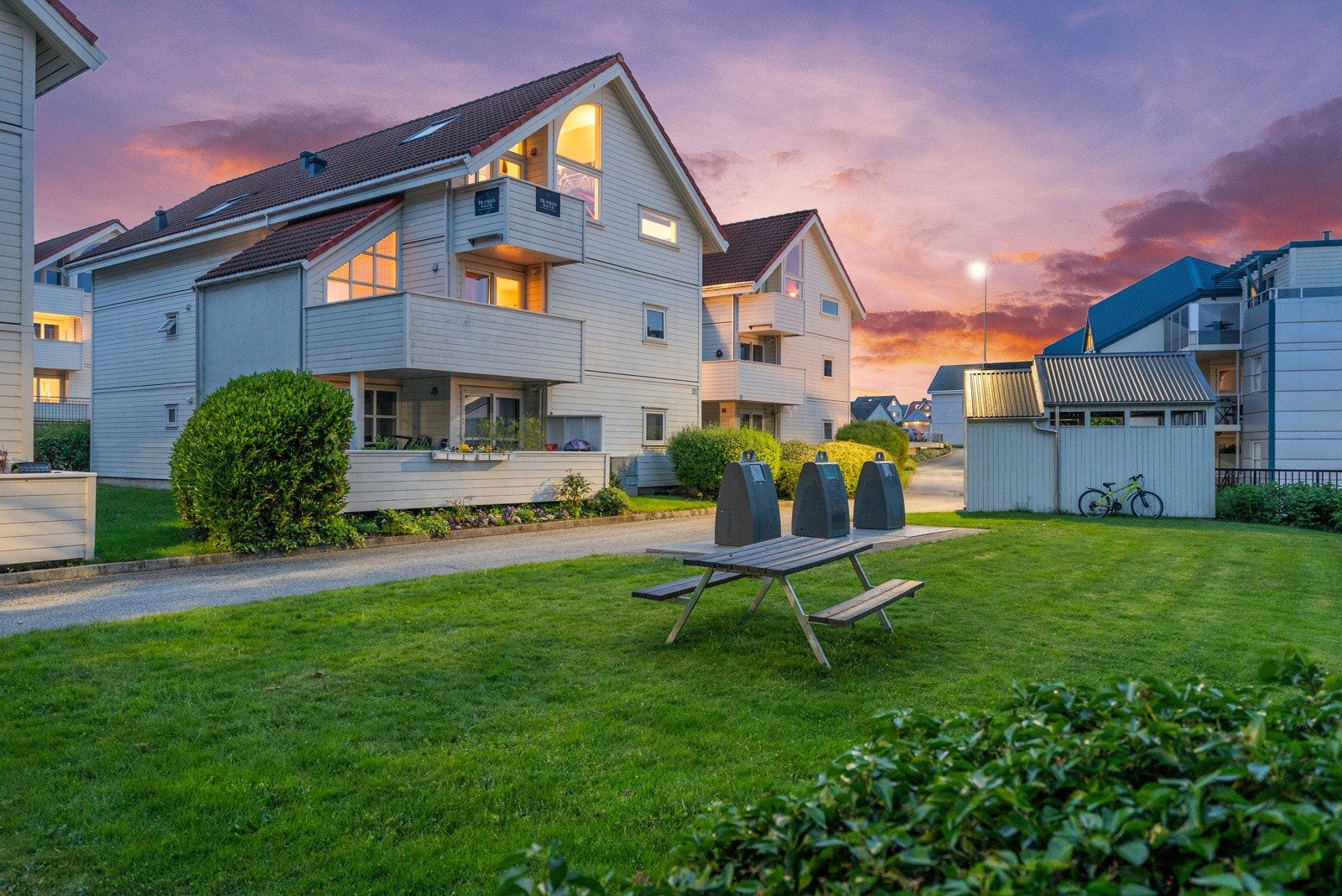 Kveldsbilder - Uteområde Galleribilde