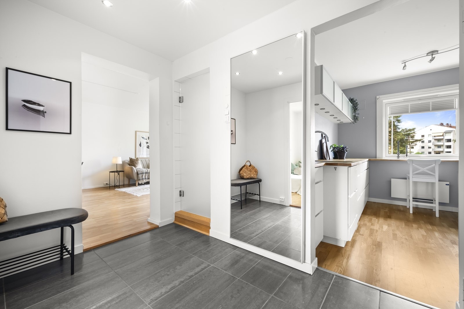 Her ønskes du velkommen inn i en hyggelig entre. Galleribilde