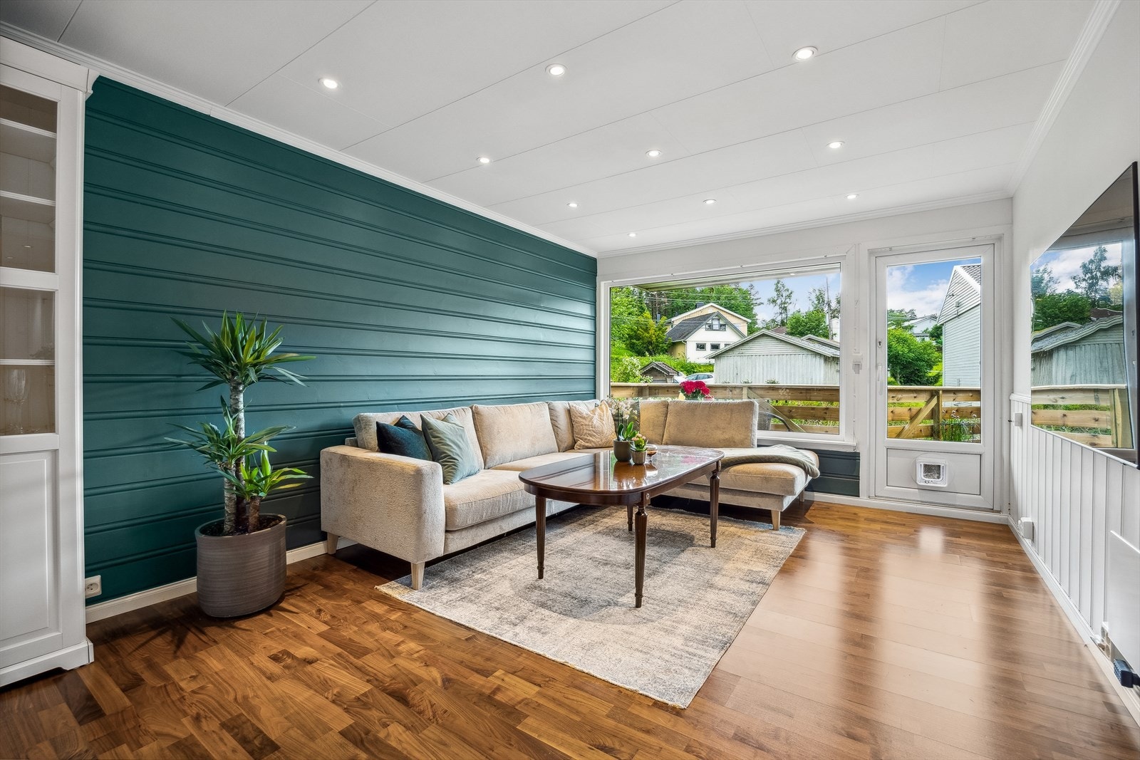 Utgang til en herlig, sørvestvendt balkong. Galleribilde