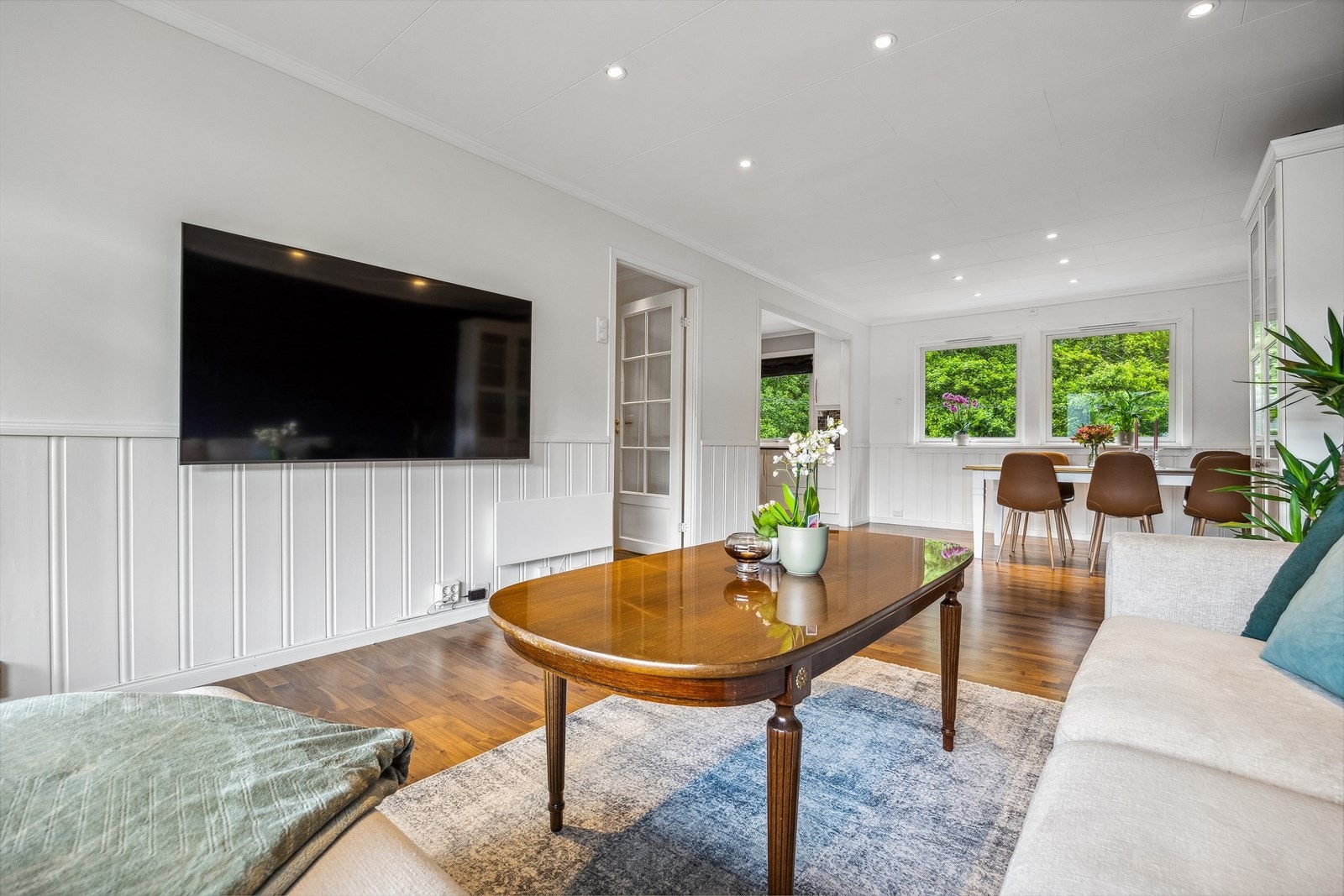 2-roms andelsleilighet i vertikaldelt 4-mannsbolig. Innvendig er samtlige rom over tid oppgradert. Galleribilde