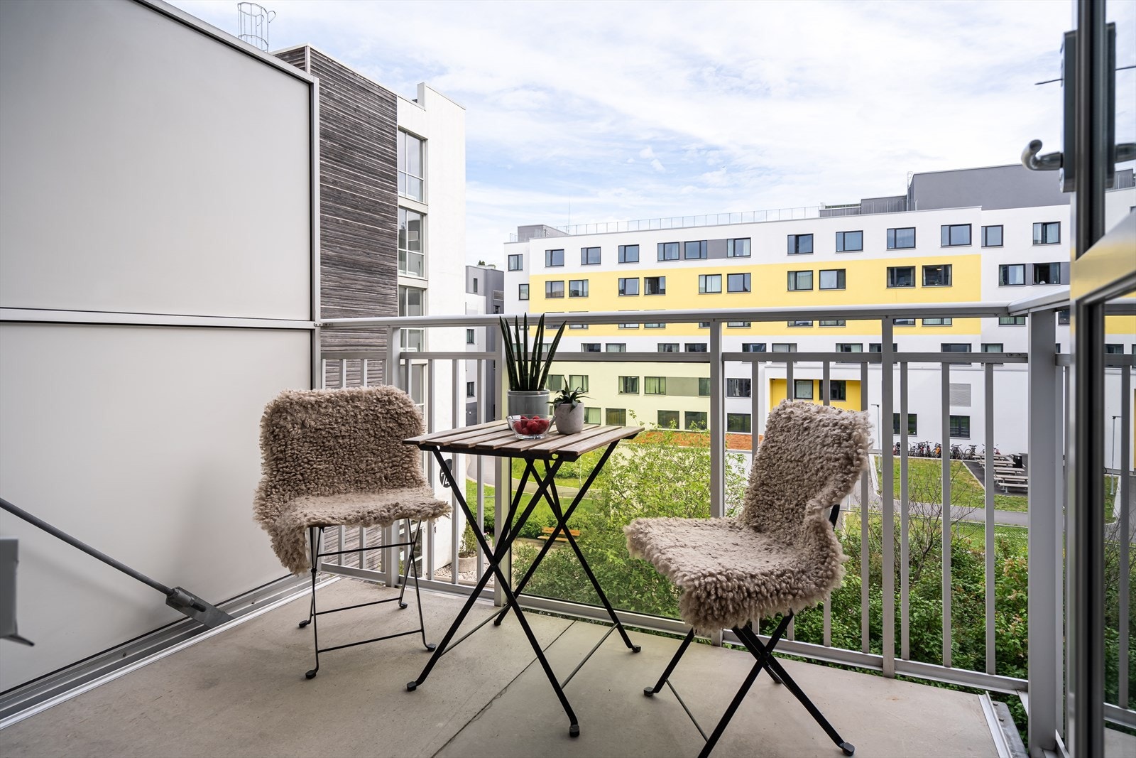 Leiligheten har tilgang til felles takterrasse med panoramautsikt ut over Oslo. Galleribilde